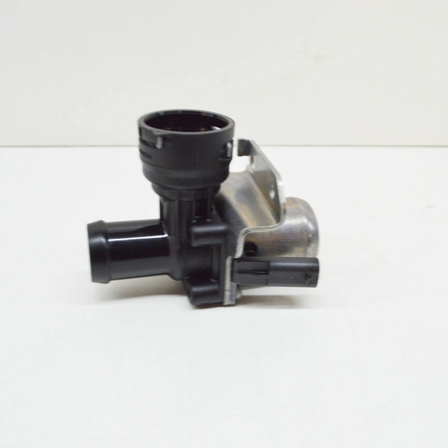NEW MERCEDES-BENZ C W204 ENGINE COOLING WATER PUMP VALVE A2712030164