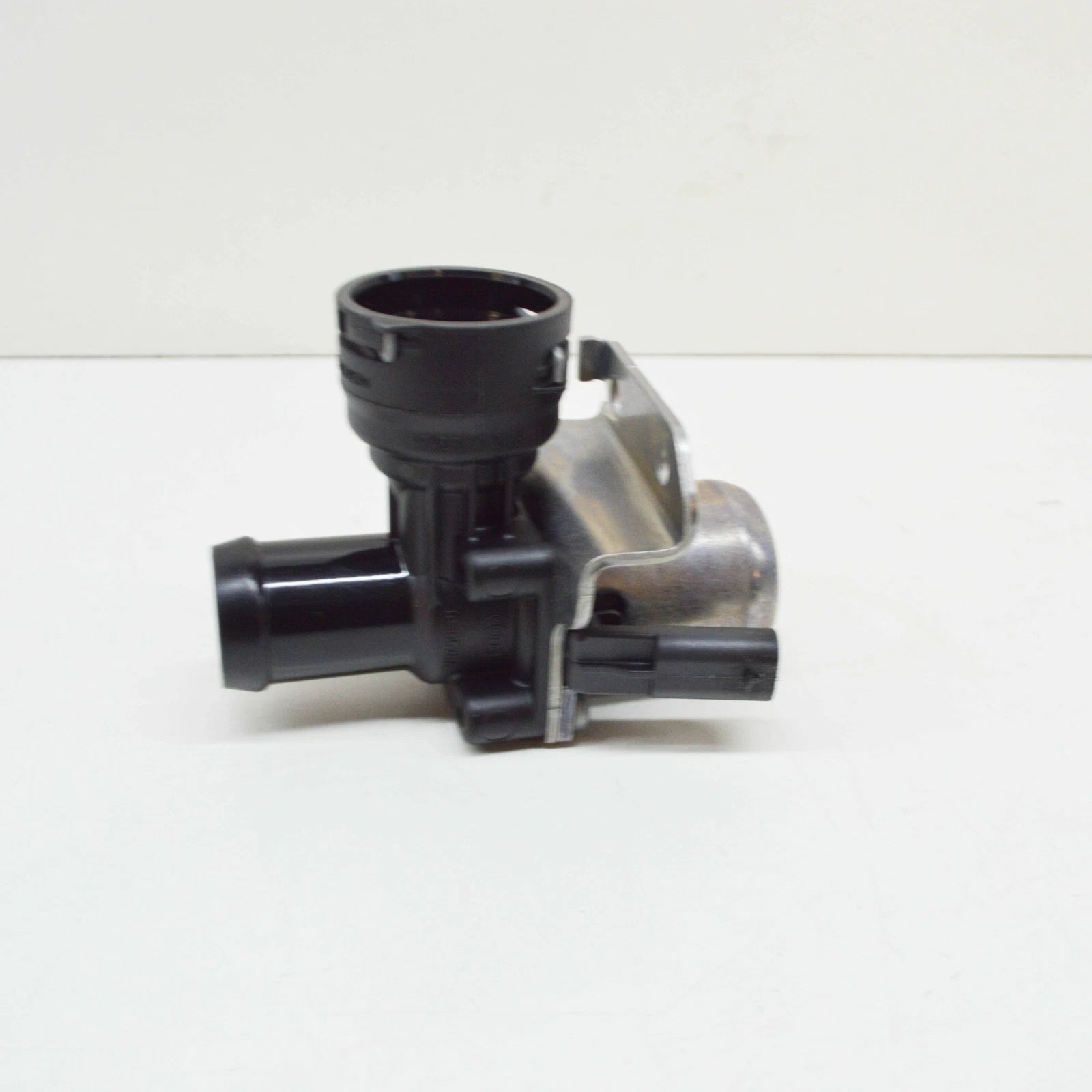 NEW MERCEDES-BENZ C W204 ENGINE COOLING WATER PUMP VALVE A2712030164