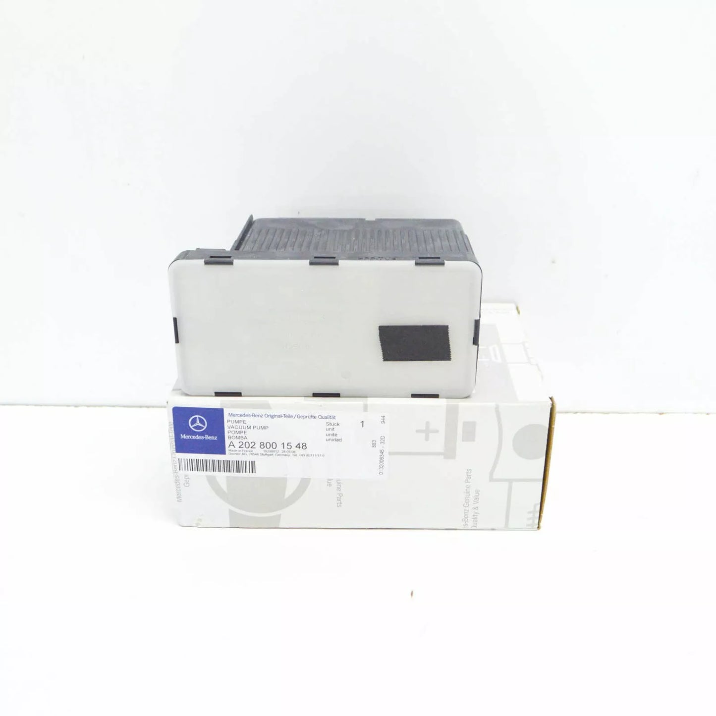 NEW MB C W202 CENTRAL LOCKING AND AIR CONDITIONER PUMP A2028001548