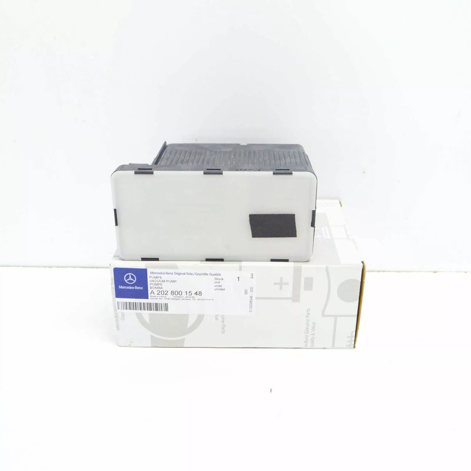 NEW MB C W202 CENTRAL LOCKING AND AIR CONDITIONER PUMP A2028001548