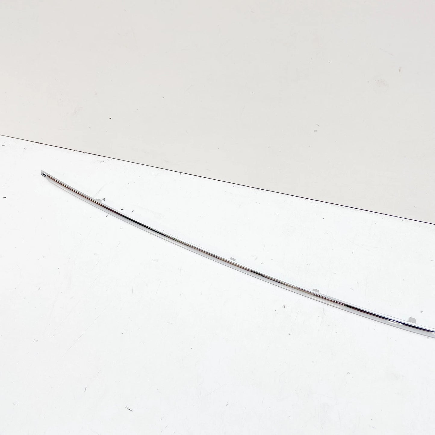 NEW MB C207 REAR BUMPER CENTER CHROME TRIM  A2078852421 ORIGINAL