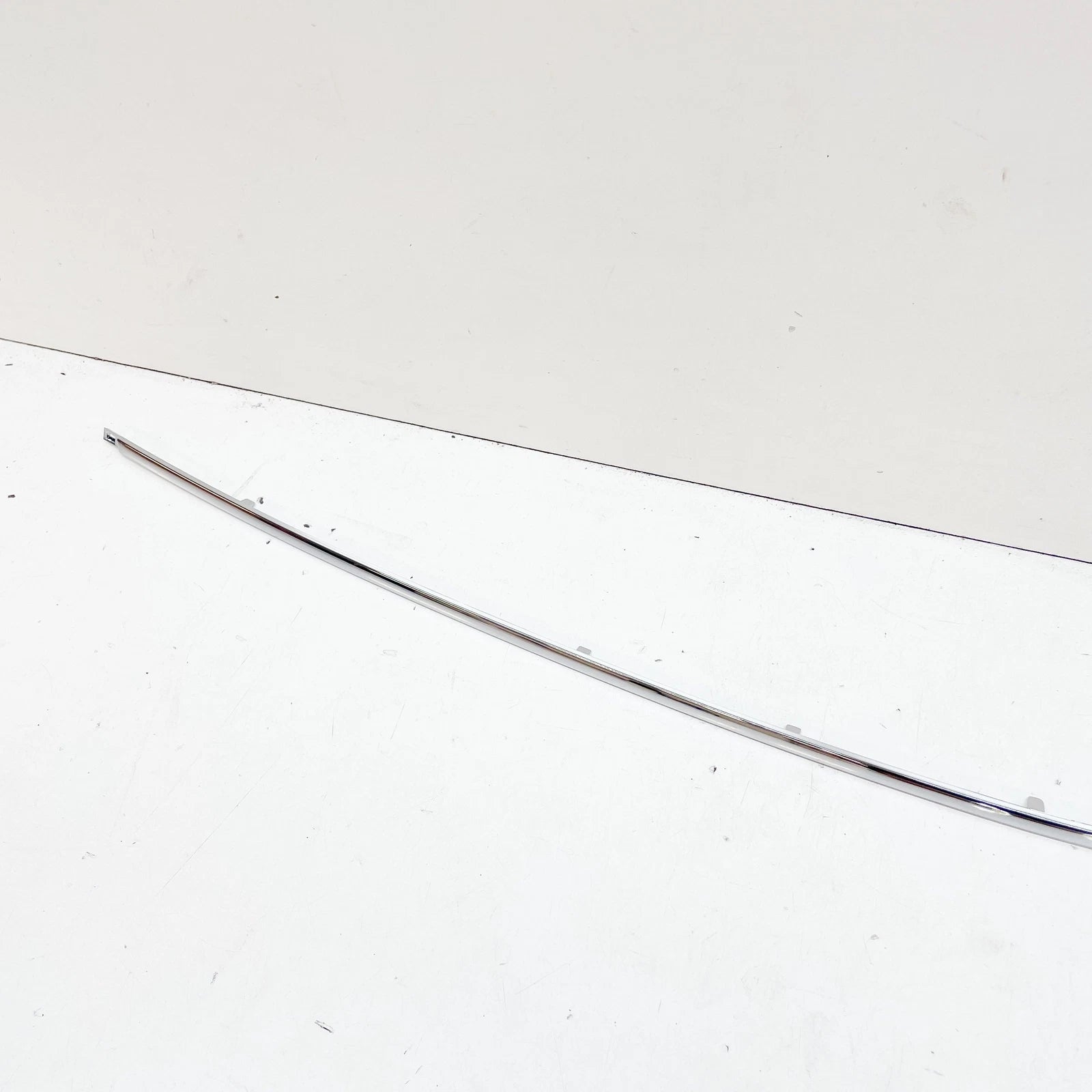 NEW MB C207 REAR BUMPER CENTER CHROME TRIM  A2078852421 ORIGINAL