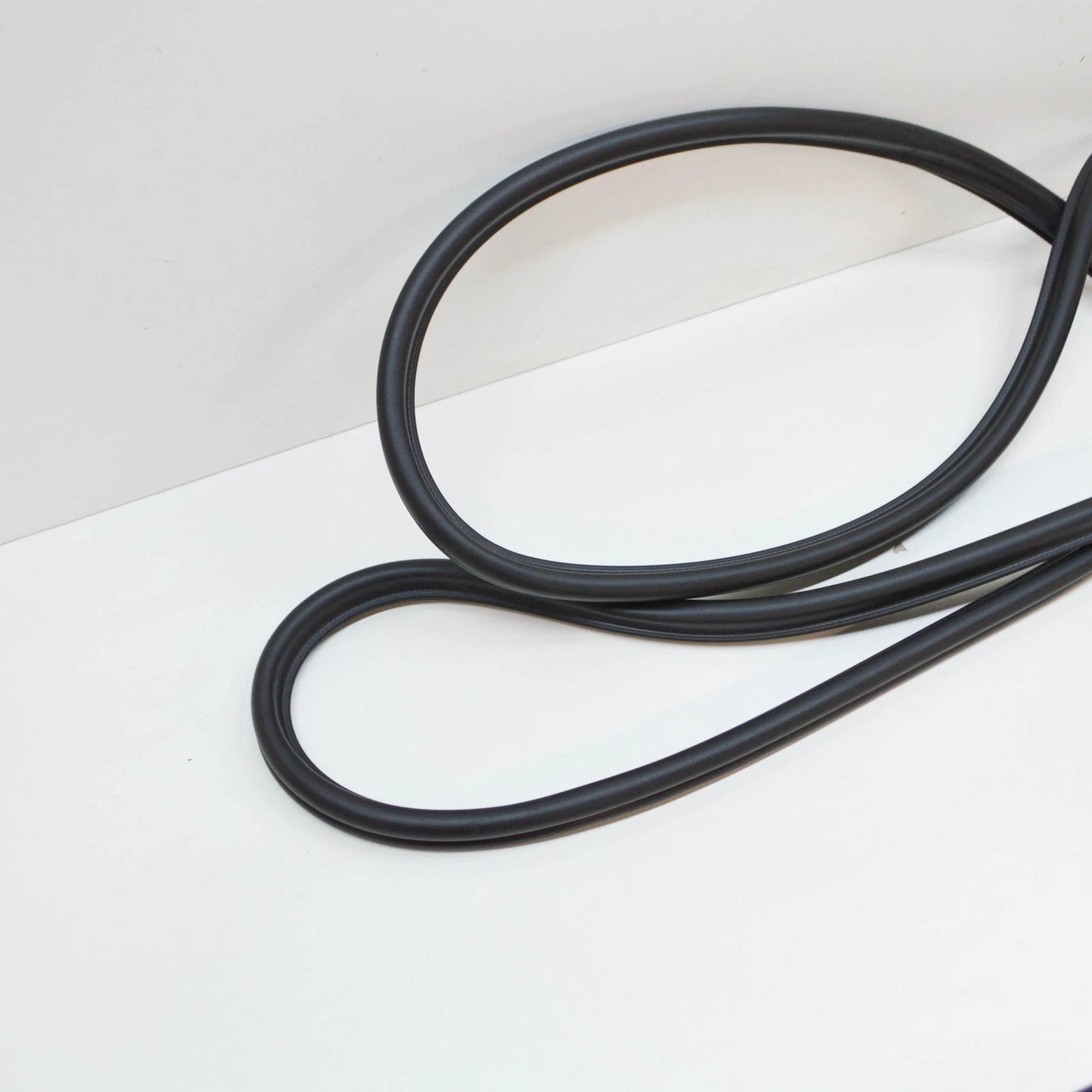 NEW AUDI TT 8J COUPE REAR LID SEAL 8J8827705A