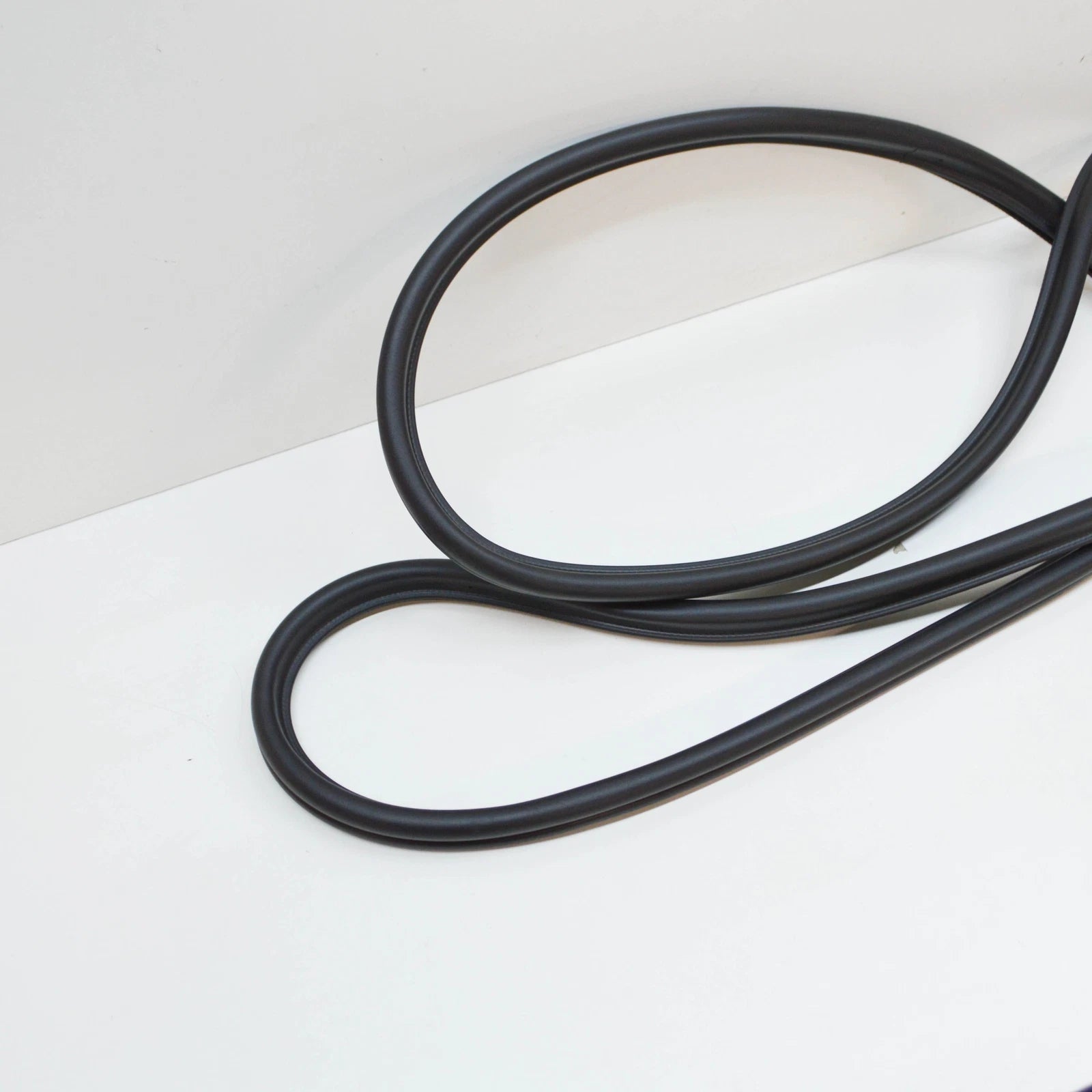 NEW AUDI TT 8J COUPE REAR LID SEAL 8J8827705A