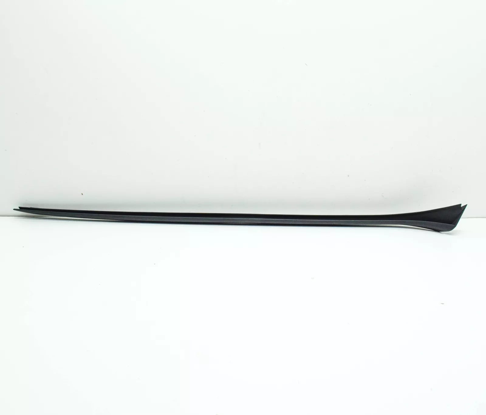 NEW AUDI E-TRON SPORTBACK FRONT RIGHT WINDSHIELD WATER DEFLECTOR 4KE8543289B9