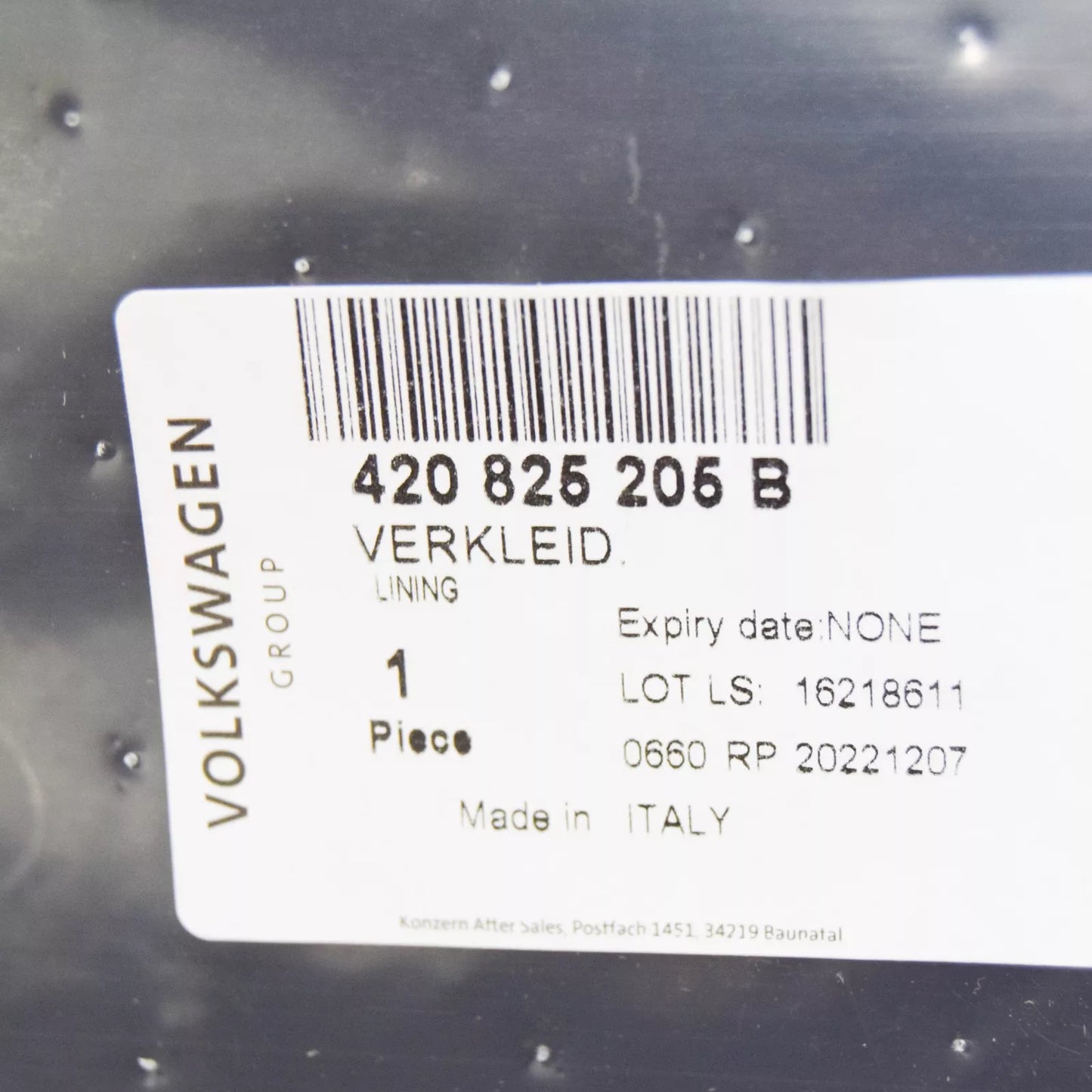 NEW AUDI R8 42 REAR UNDERBODY TRIM 420825205B ORIGINAL