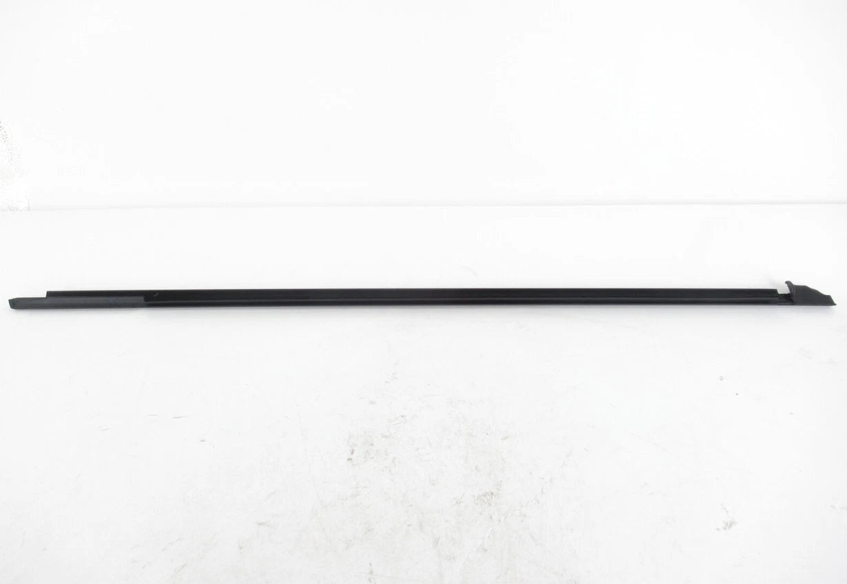 NEW VW JETTA A6 FRONT LEFT DOOR WINDOW APERTURE SEAL OUTER 5C6837477B5AP