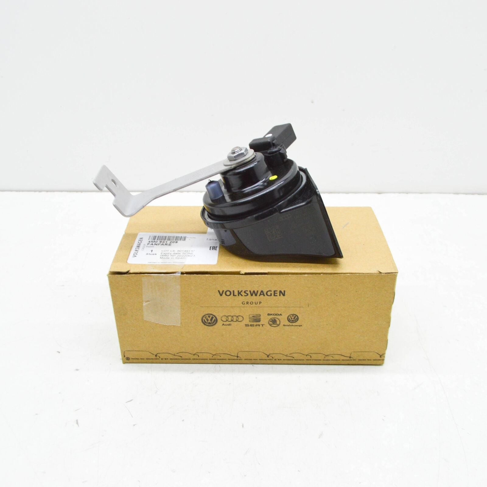 NEW AUDI Q7 4M LEFT LOW TONE HORN SIGNAL FANFARE 4M0951209 ORIGINAL