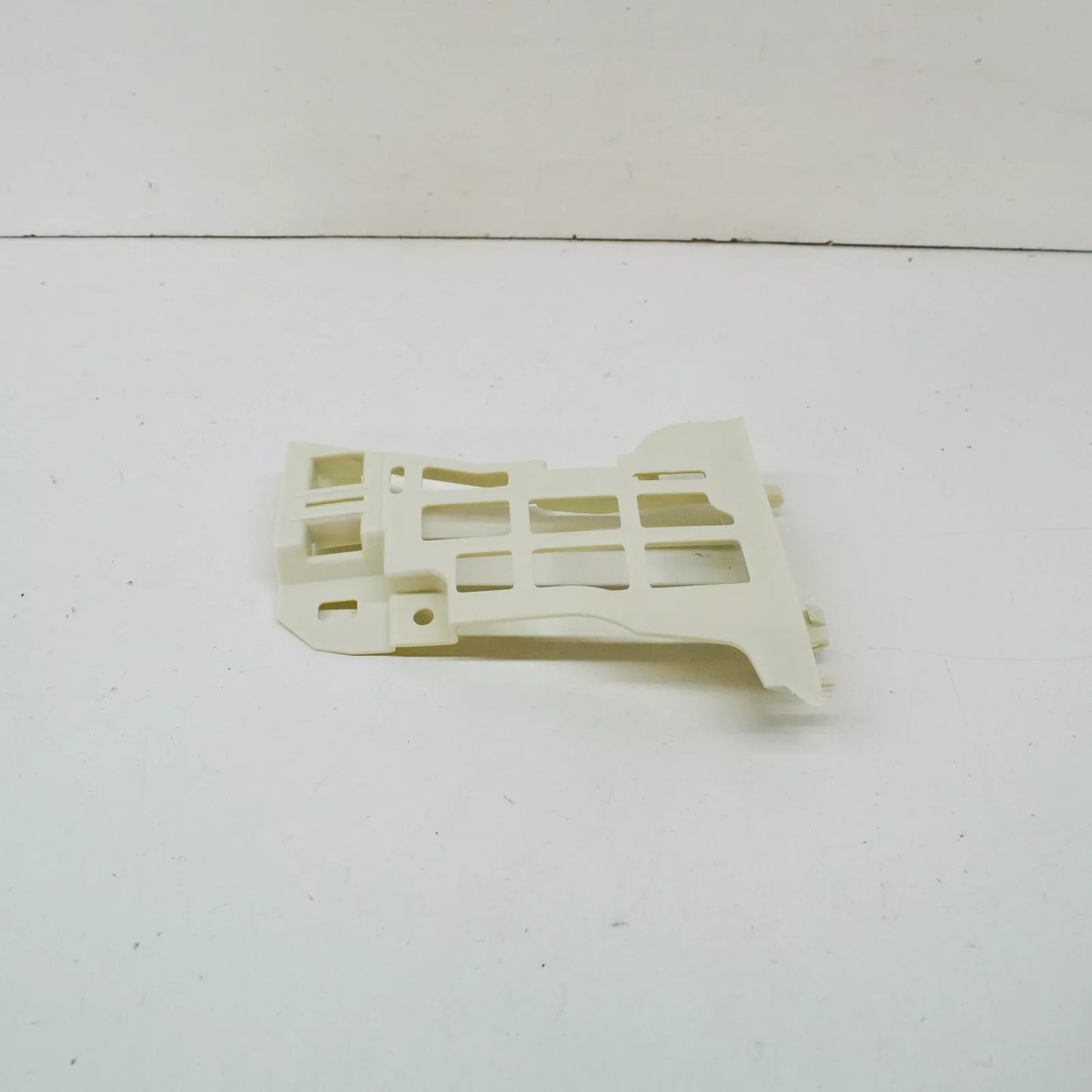 NEW BMW 7 G11 G12 FRONT RIGHT BUMPER BOTTOM GUIDE 51117475193 7475193 ORIGINAL