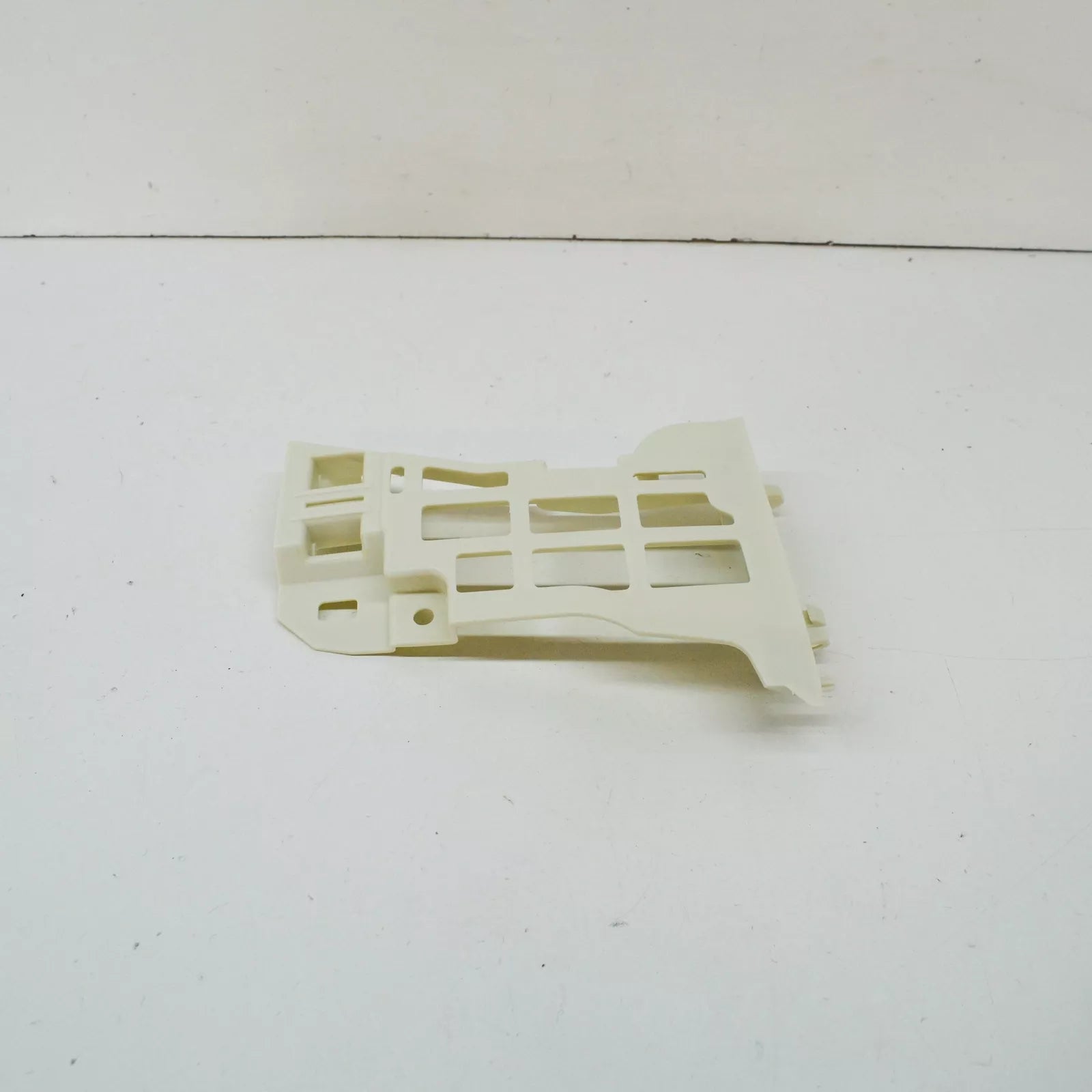 NEW BMW 7 G11 G12 FRONT RIGHT BUMPER BOTTOM GUIDE 51117475193 7475193 ORIGINAL