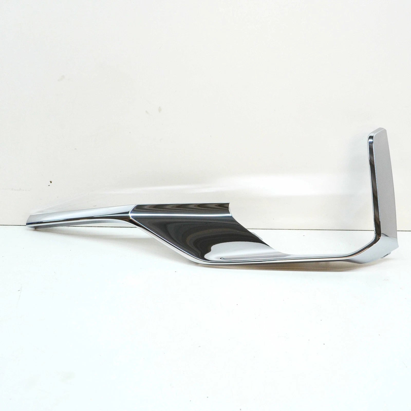 NEW BMW X7 G07 FRONT LEFT LOWER GRILLE MOULDING LUXURY 51117470329 ORIGINAL