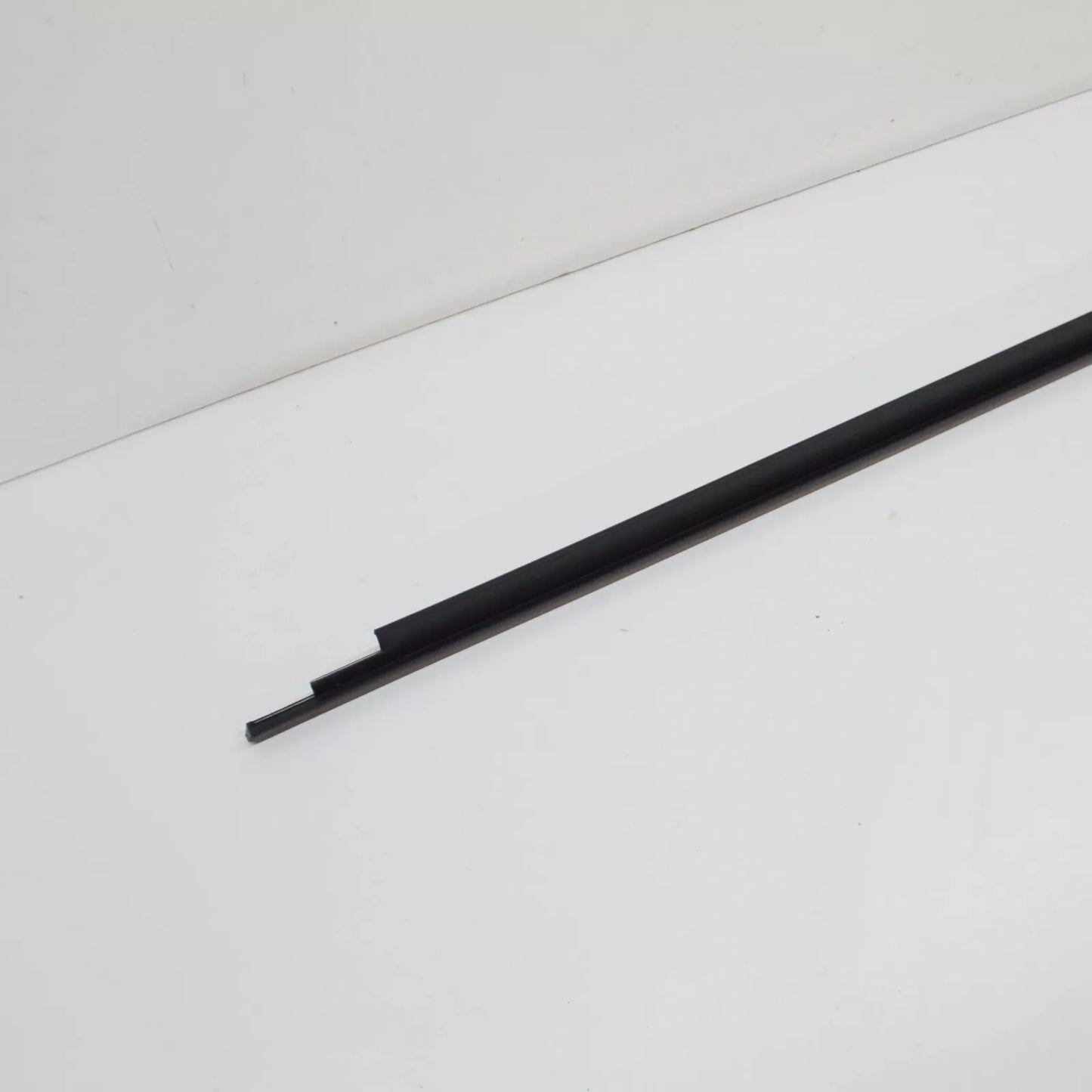 NEW AUDI A3 SPORTBACK 8V FRONT LEFT OUTER WINDOW APERTURE SEAL 8V4837477