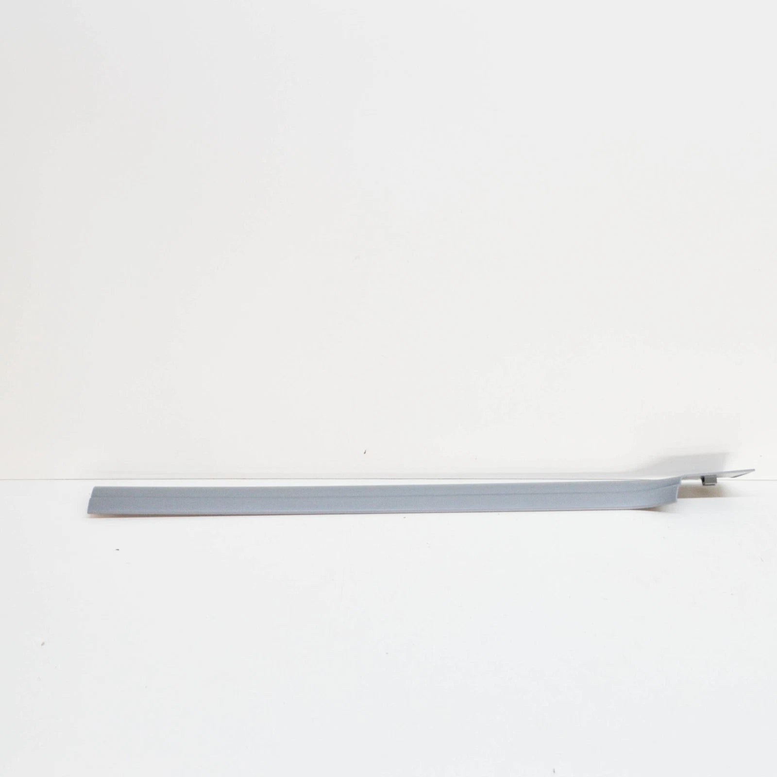 NEW BMW 3 E46 FRONT RIGHT INTERIOR DOOR SILL TRIM 51478239963 8239963 ORIGINAL