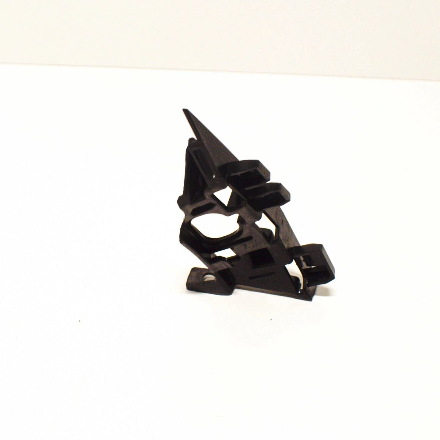 BMW E85 E86 Z4 FRONT O/S RIGHT BUMPER BRACKET HOLDER 7165180 03-07 NEW