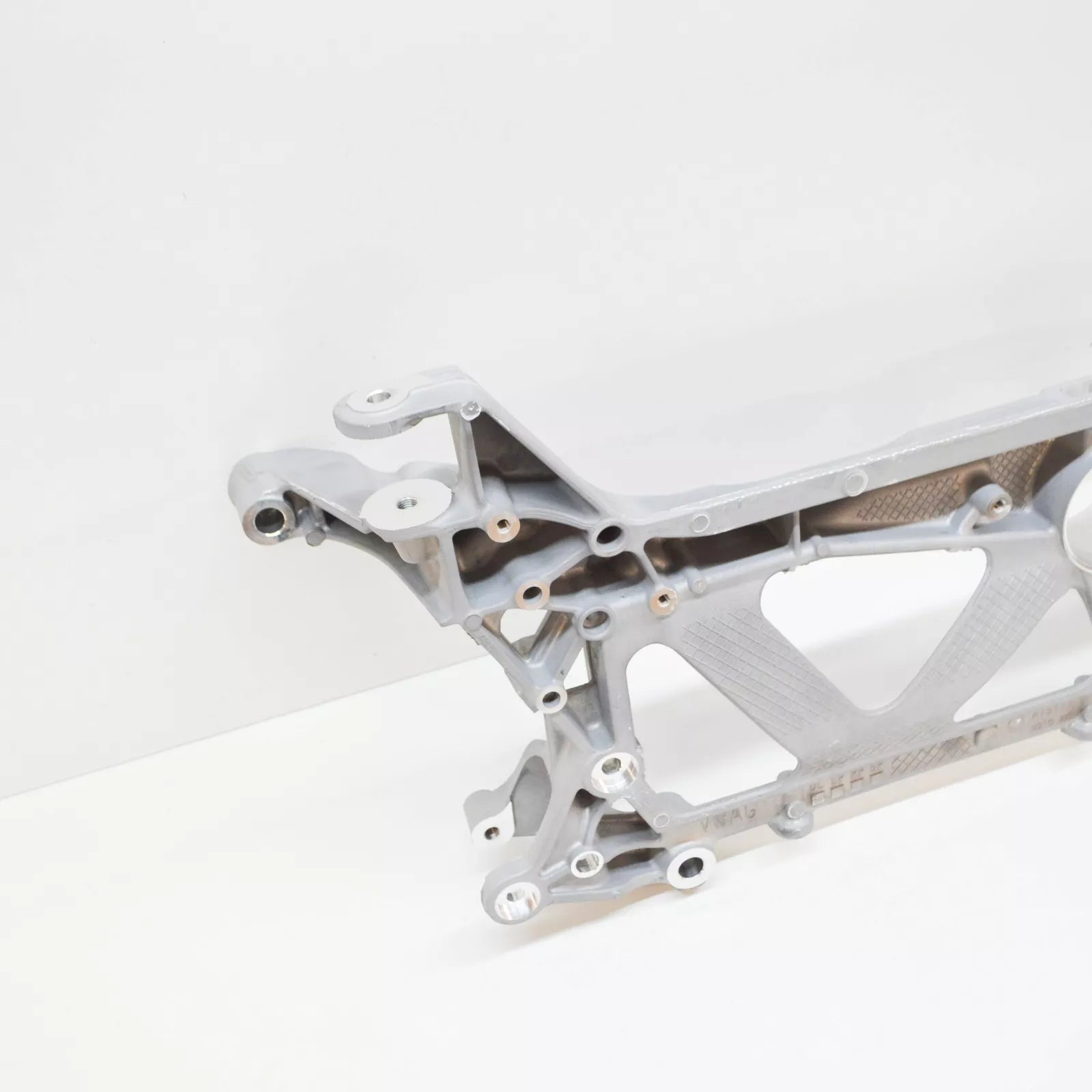 NEW VOLKSWAGEN PASSAT B8 3G FRONT SUSPENSION SUBFRAME 3Q0199369E ORIGINAL