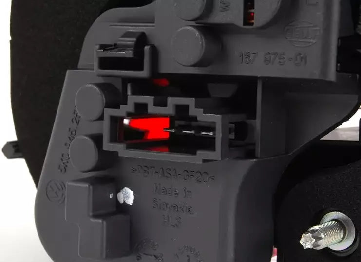 NEW VW GOLF MK6 REAR LEFT INNER TAILLIGHT WITH FOG LIGHT LHD 5K0945093AA