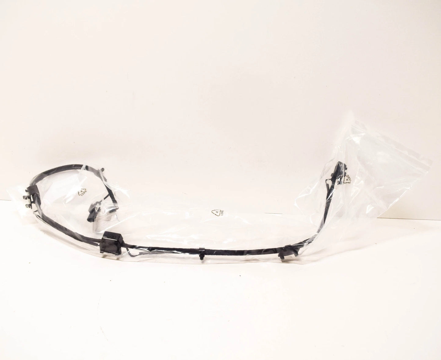 NEW BMW 5 F10 FRONT WINDSHIELD WASHER NOZZLE 61667205117 LHD ORIGINAL