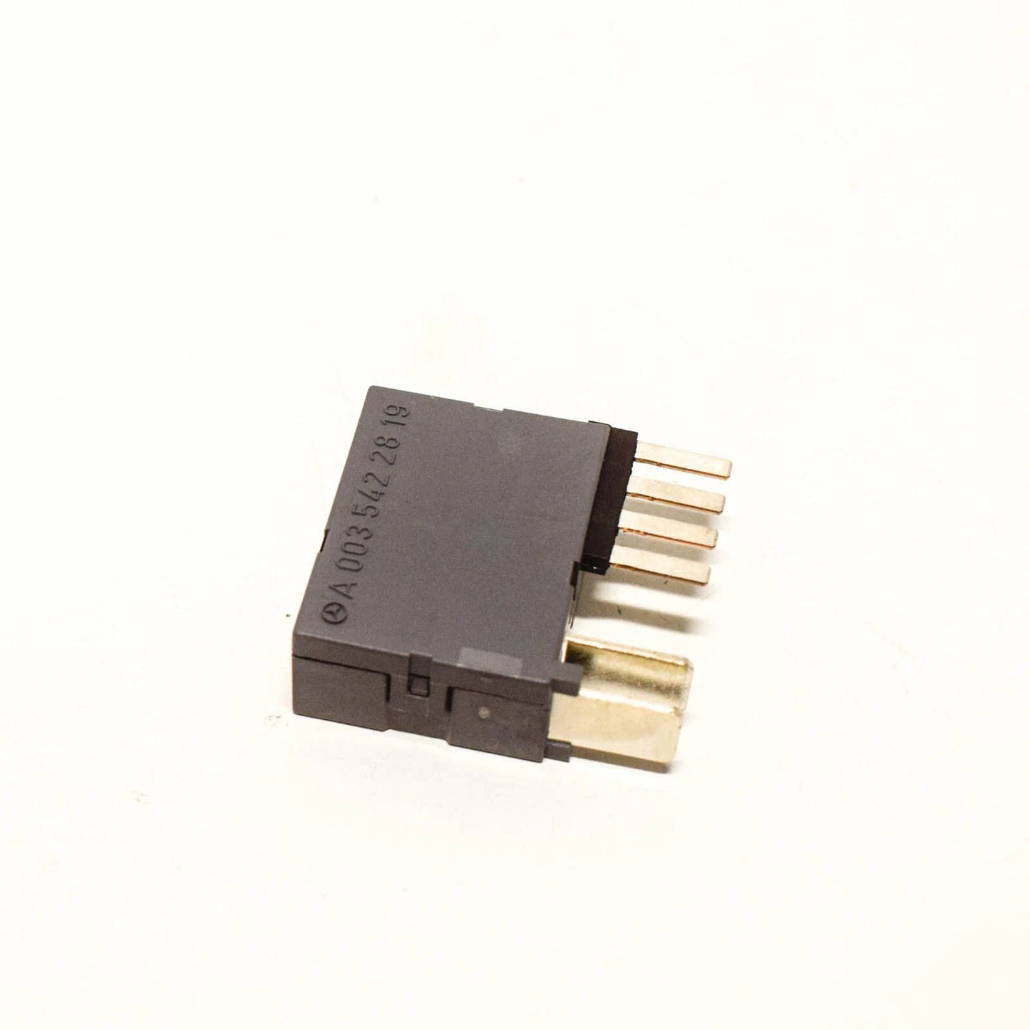 NEW MERCEDES-BENZ GLA X156 BATTERY CUT-OFF RELAY A0035422819 ORIGINAL