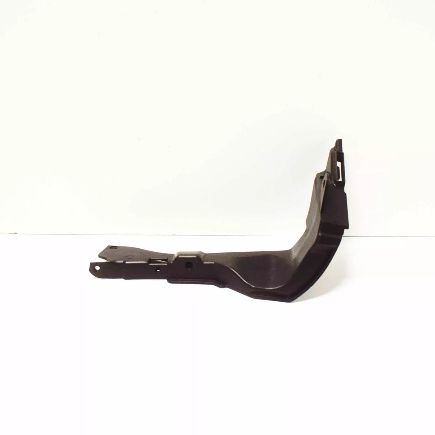 NEW MB C W205 FRONT BUMPER LEFT BOTTOM BASIC MOUNTING A2058853865