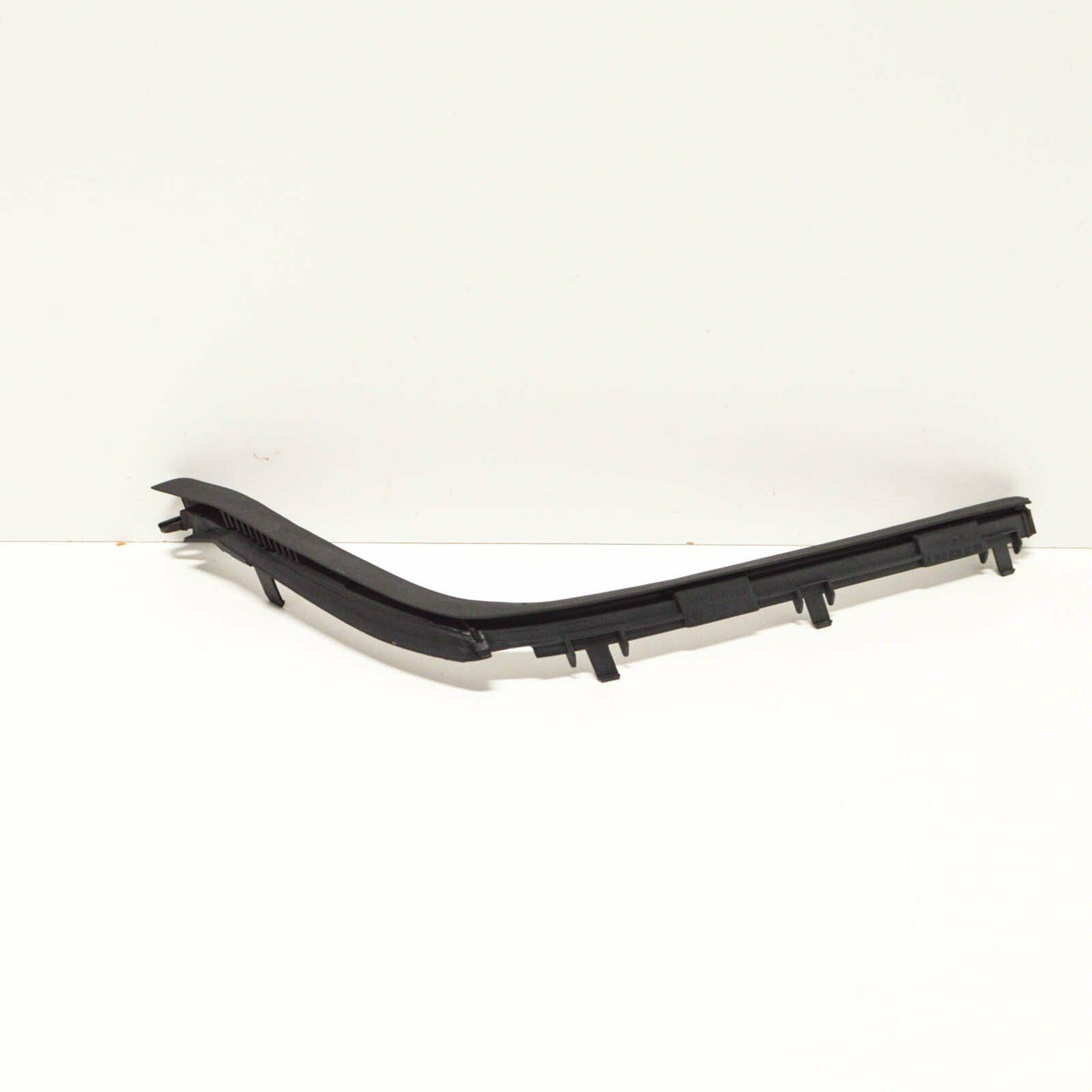 NEW MERCEDES-BENZ C W202 RIGHT SIDE HEADLIGHT SEAL A2028261280 ORIGINAL