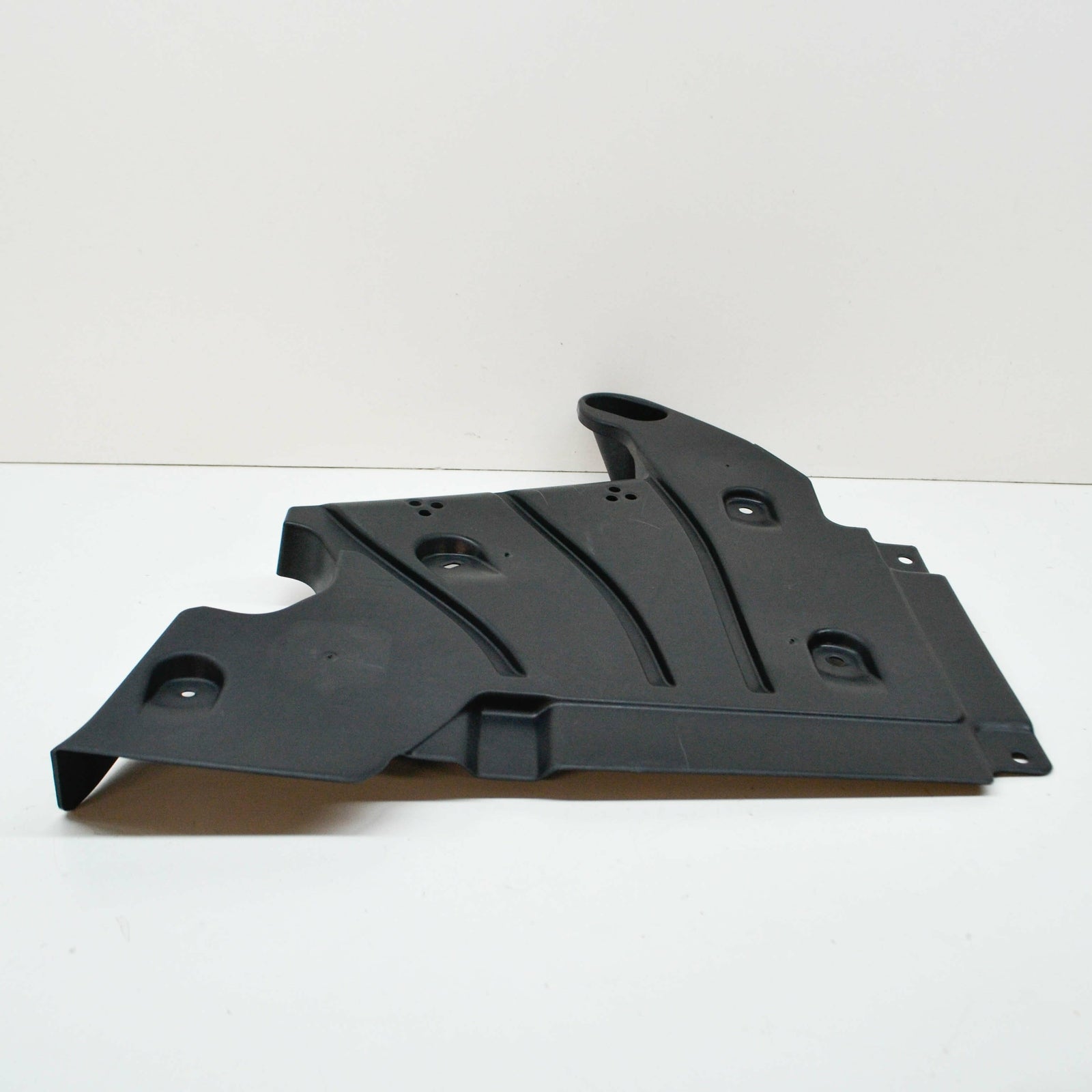 new bmw 1 f40 right underbody right lateral shield 51759883646 original