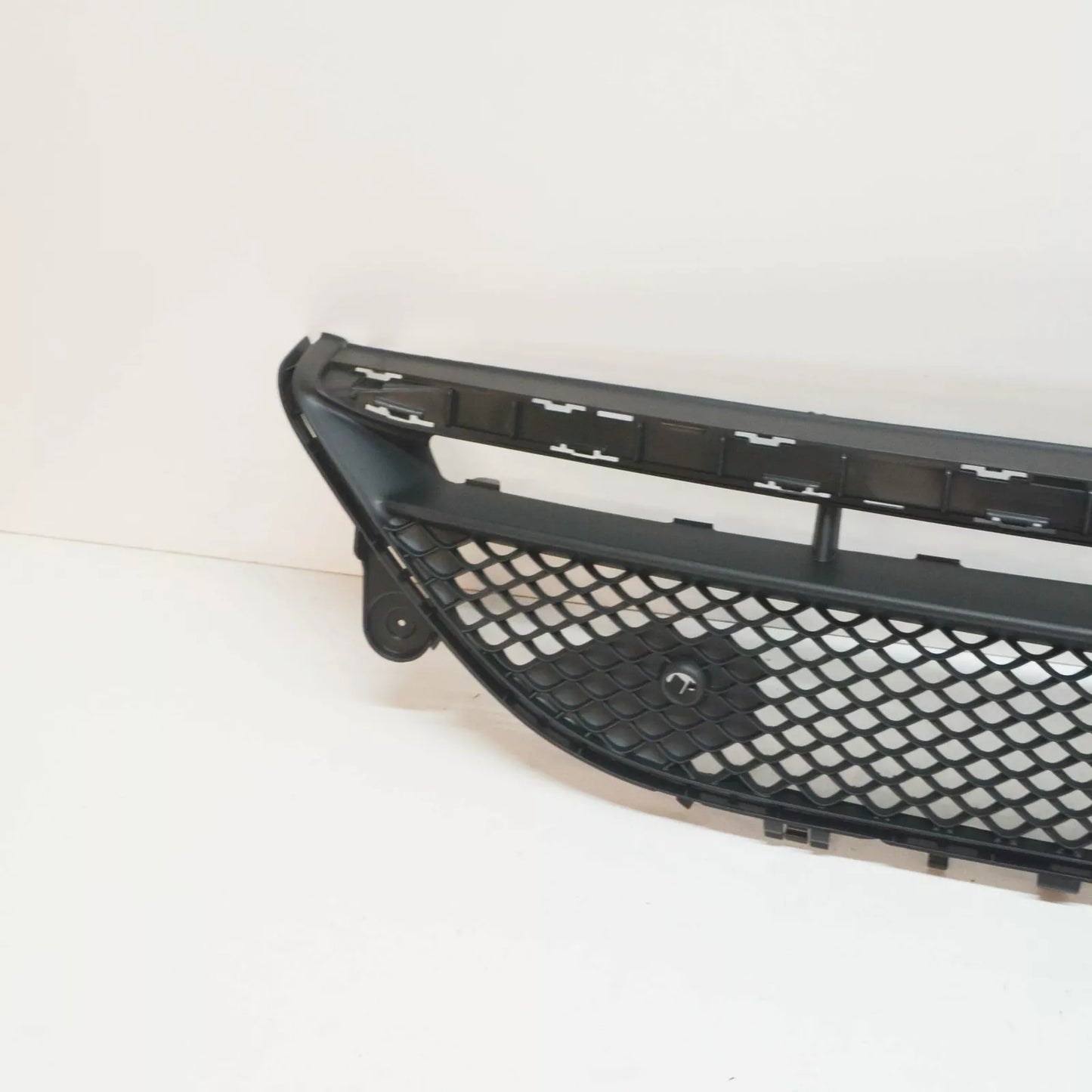 NEW MB E W213 AMG FRONT BUMPER CENTER LOWER GRILLE A2138856900