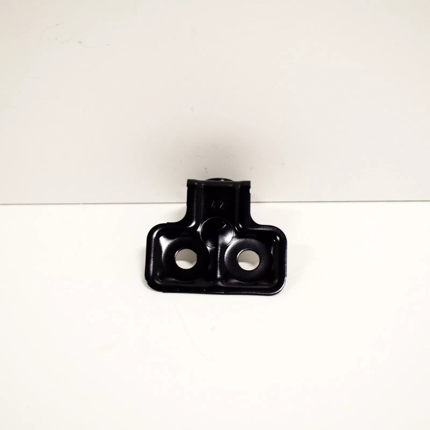 NEW BMW 5 G30 FRONT LEFT FENDER SIDE PANEL BRACKET 41357440425 ORIGINAL