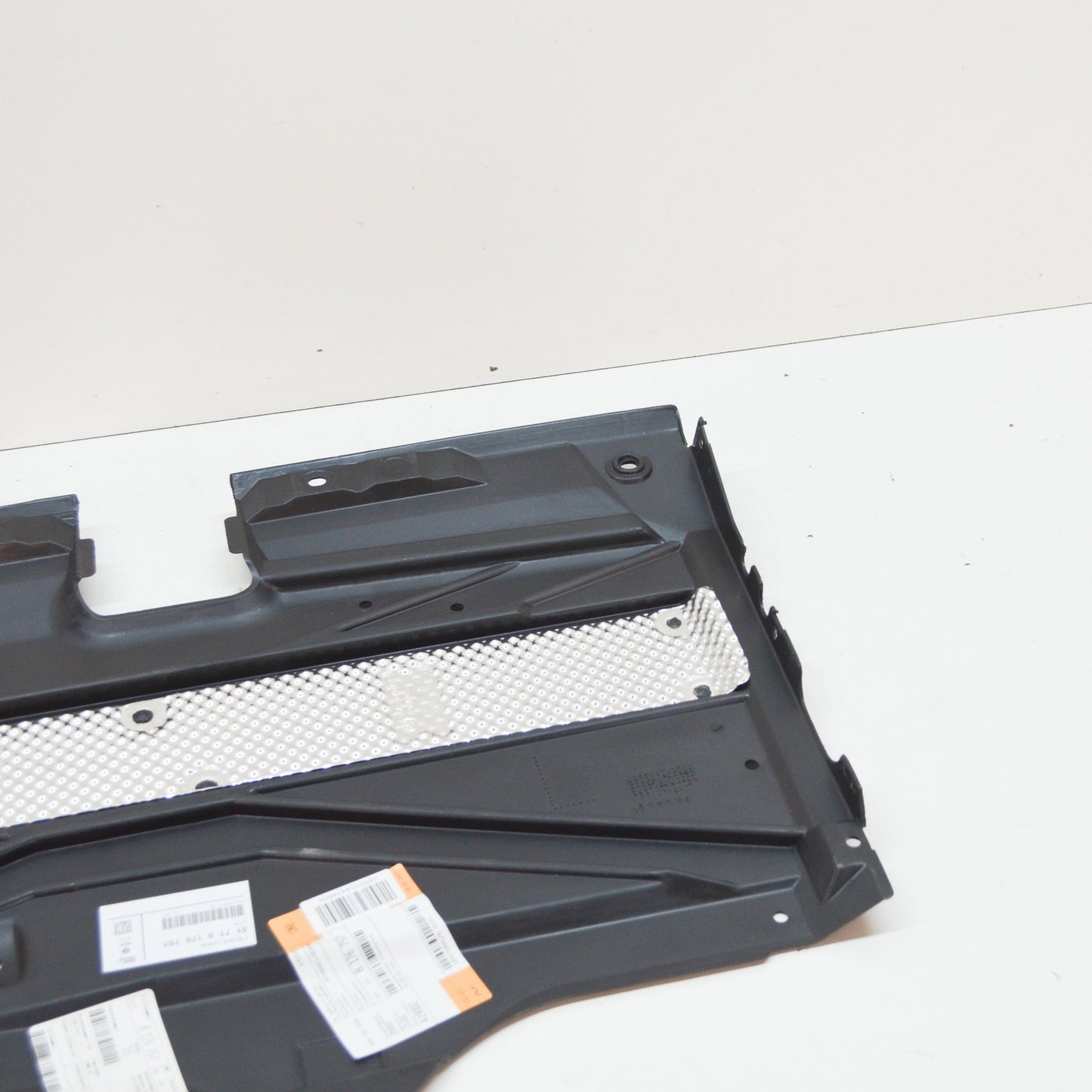 new bmw 5 e39 left lower body cover 51718176757 8176757 original