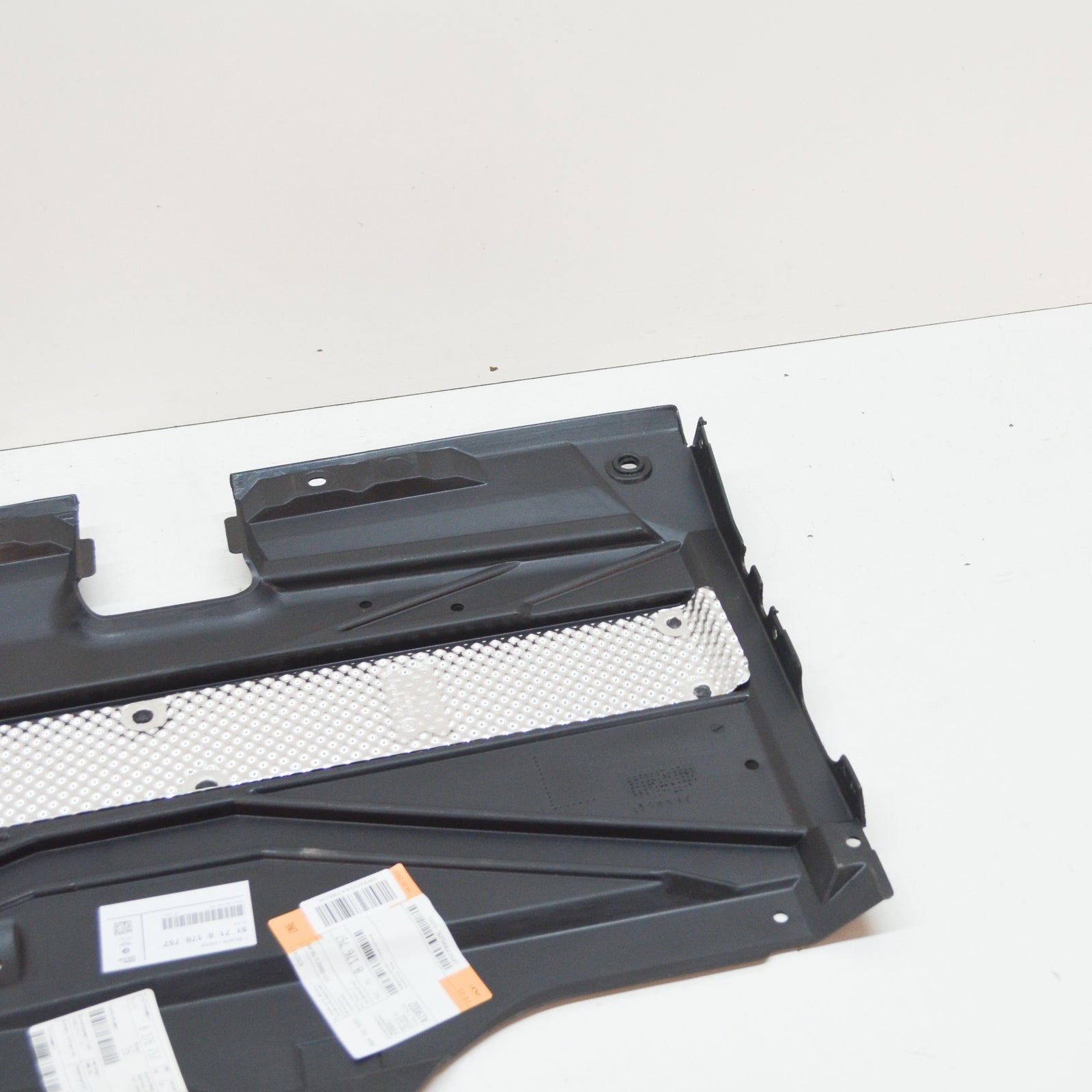 new bmw 5 e39 left lower body cover 51718176757 8176757 original