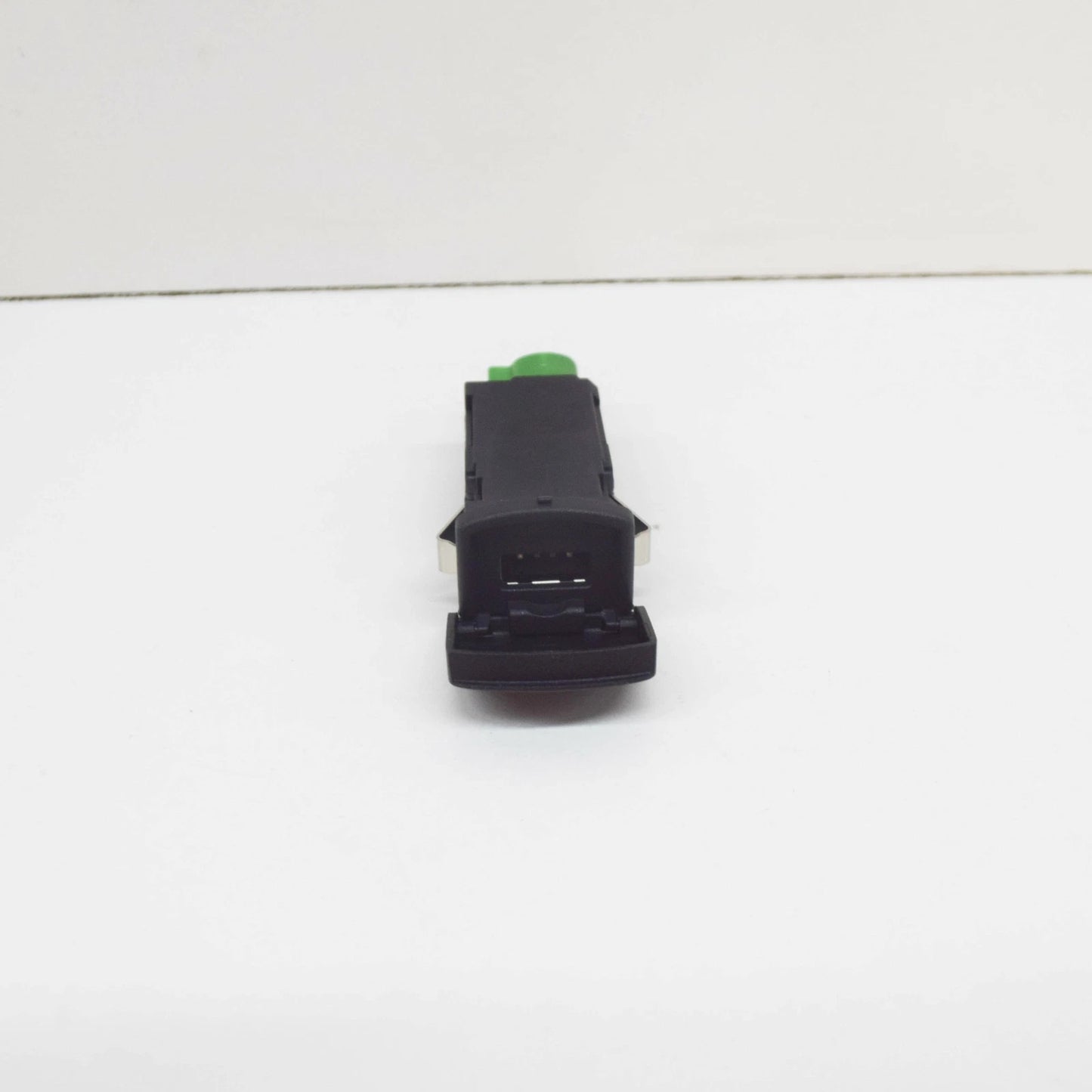 NEW VOLKSVAGEN POLO 6C USB SOCKET WITH COVER 6C0035249B