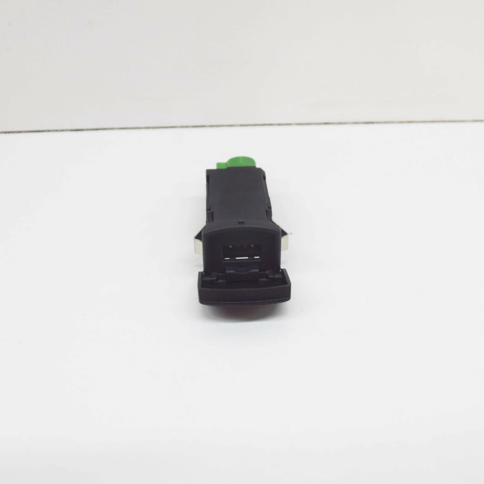 NEW VOLKSVAGEN POLO 6C USB SOCKET WITH COVER 6C0035249B