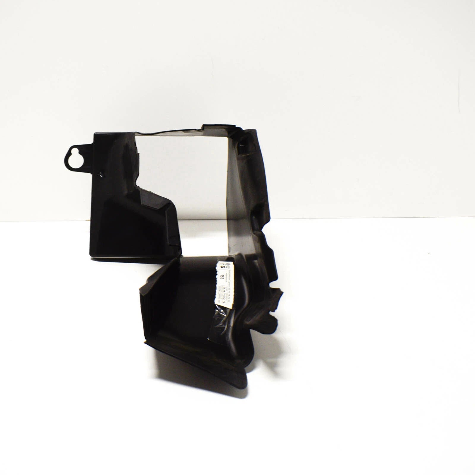 NEW AUDI A3 8V LEFT AIR DUCT GUIDE 8V0121673B ORIGINAL