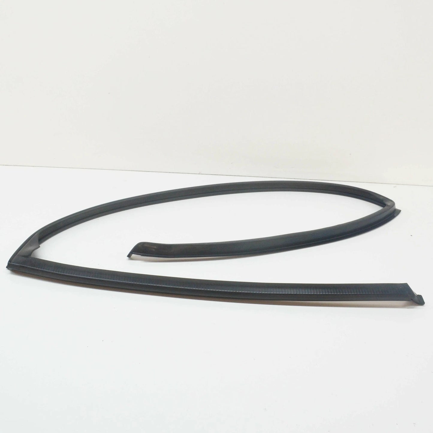 NEW BMW X5 E70 UPPER REAR RIGHT DOOR SEAL 51767208592 7208592 ORIGINAL