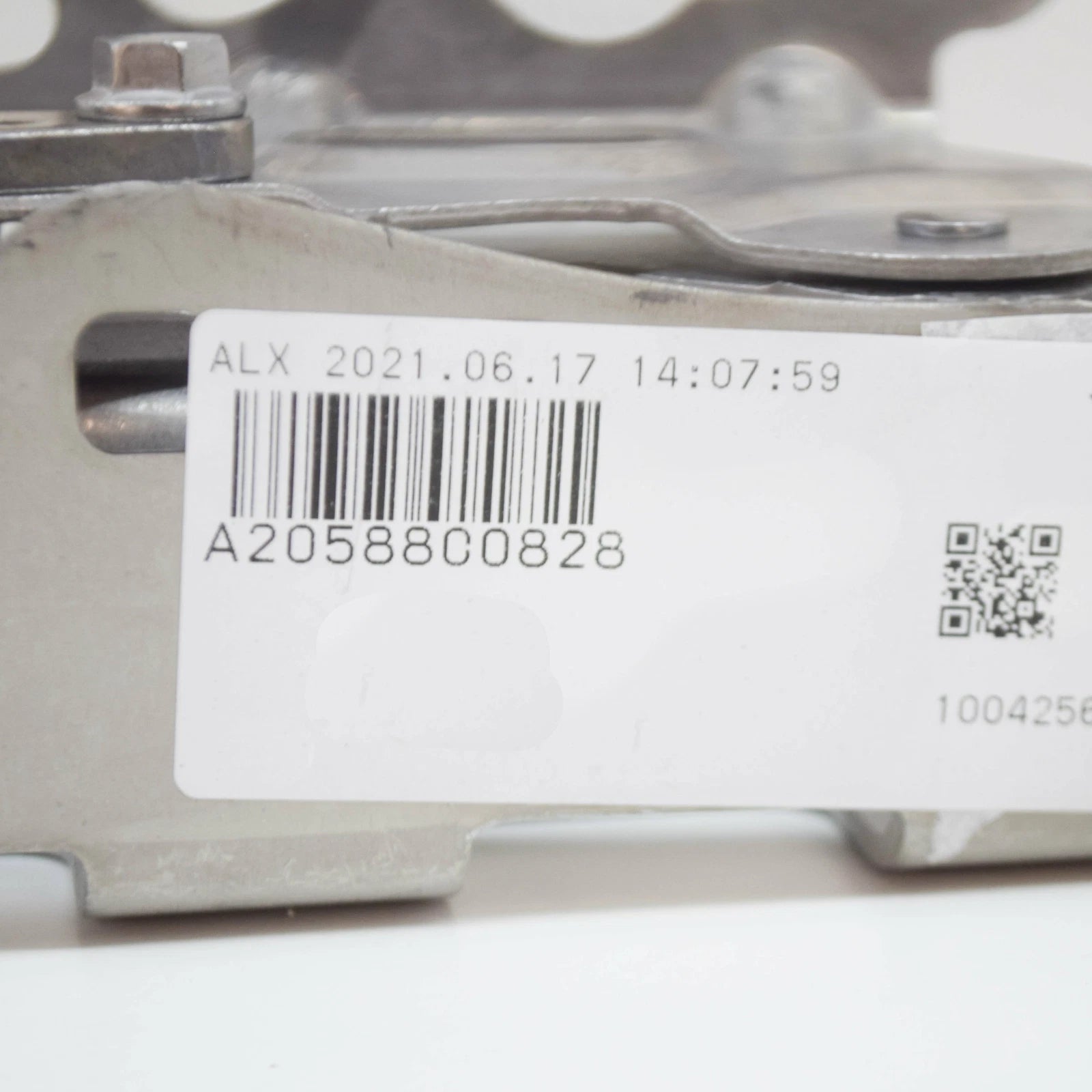 NEW MB C-CLASS W205 FRONT LEFT BONNET HOOD HINGE A2058800828