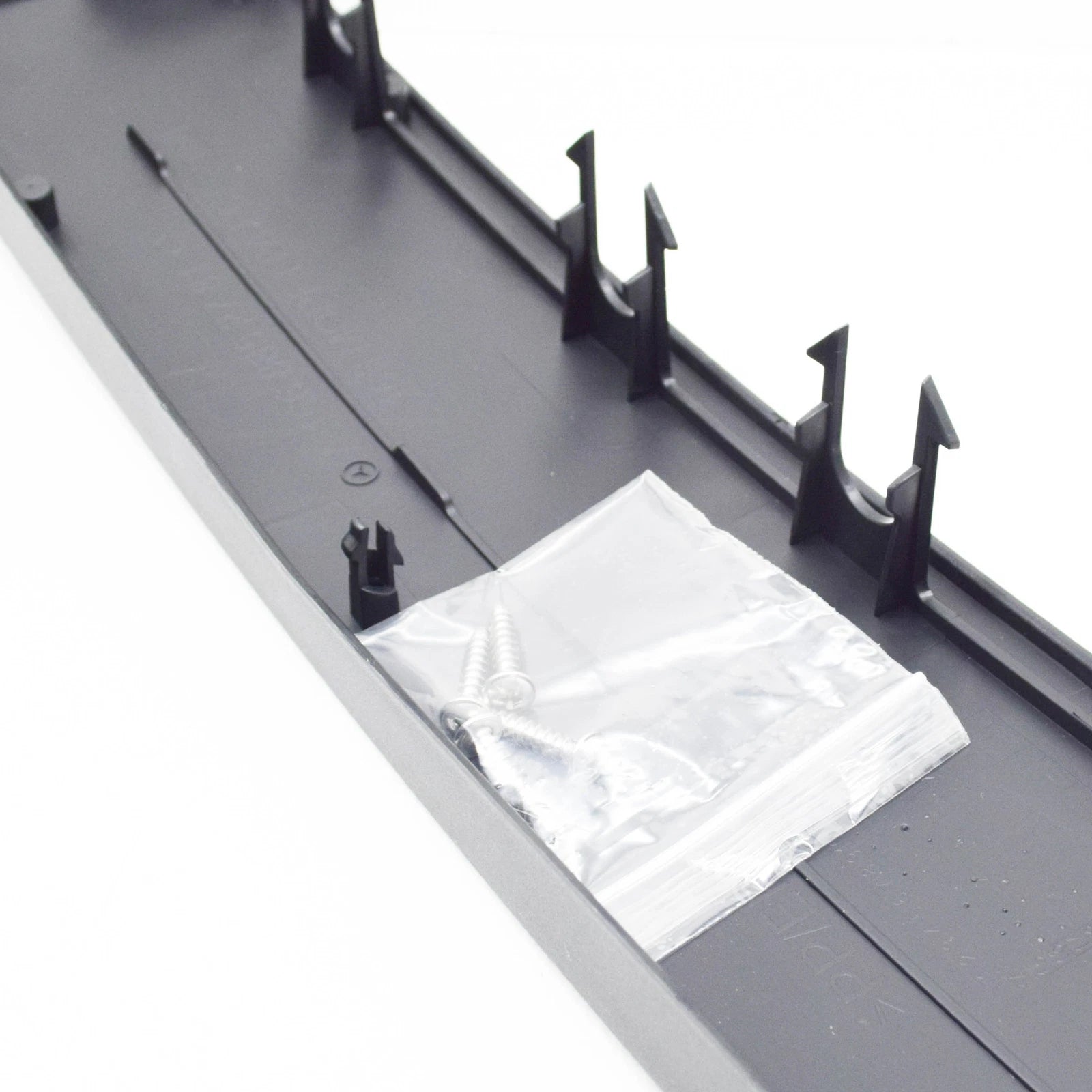 NEW MB GL X166 FRONT BUMPER LICENSE NUMBER HOLDER A1668801444 2013 ORIGINAL