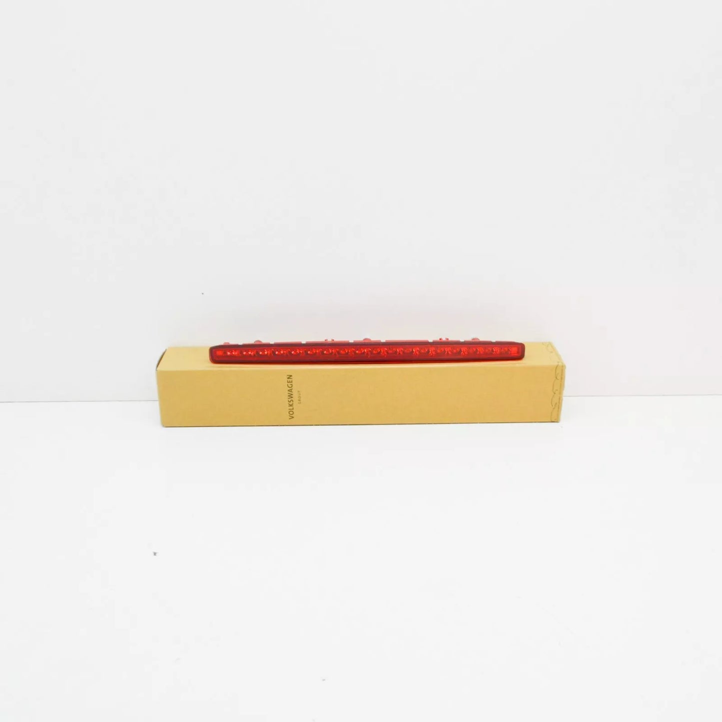 NEW AUDI A5 CONVERTIBLE 8F7 REAR THIRD BRAKE STOP LIGHT 8F0945097 ORIGINAL