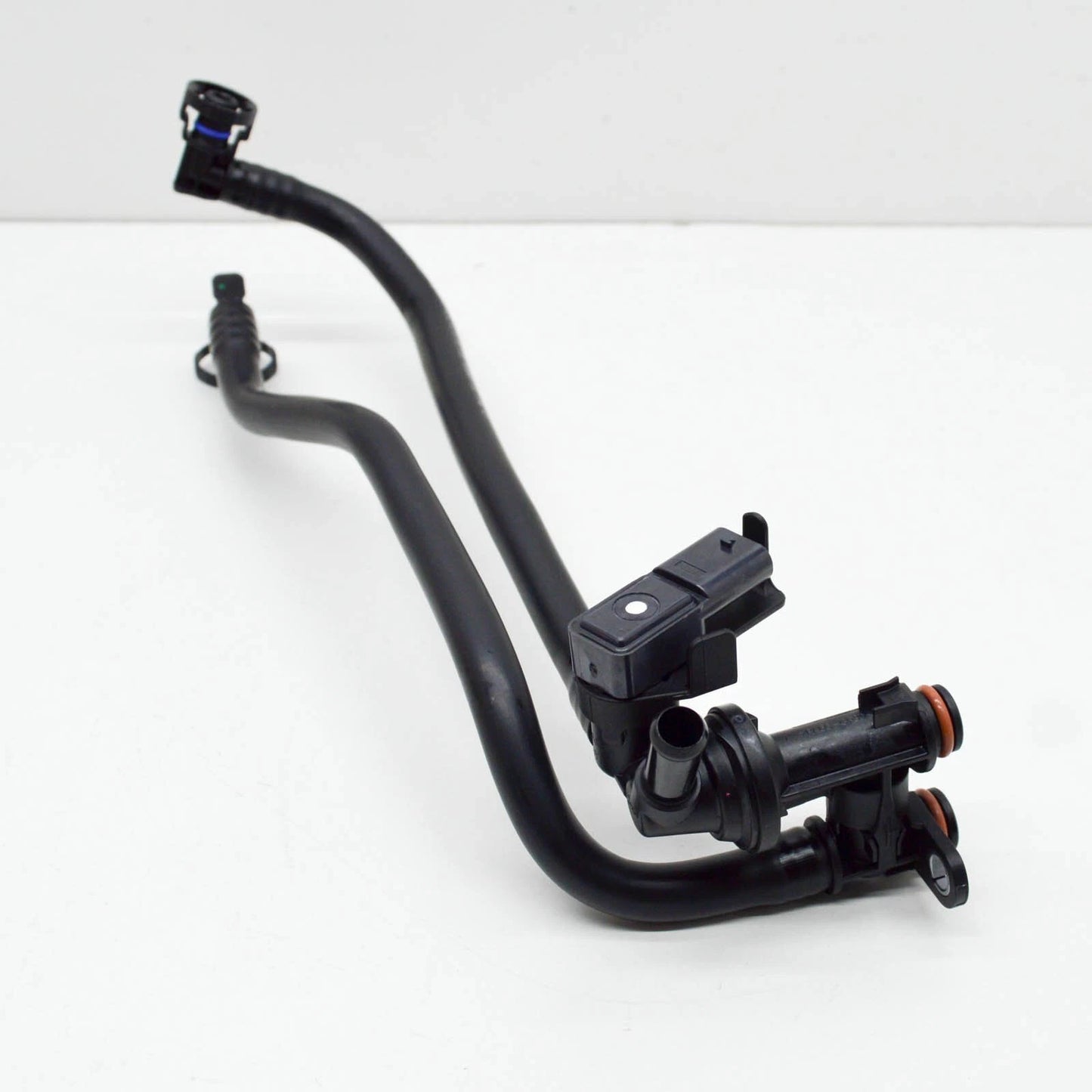 NEW MERCEDES-BENZ GLE W166 ENGINE VENTILATION TUBE A2760180100 ORIGINAL