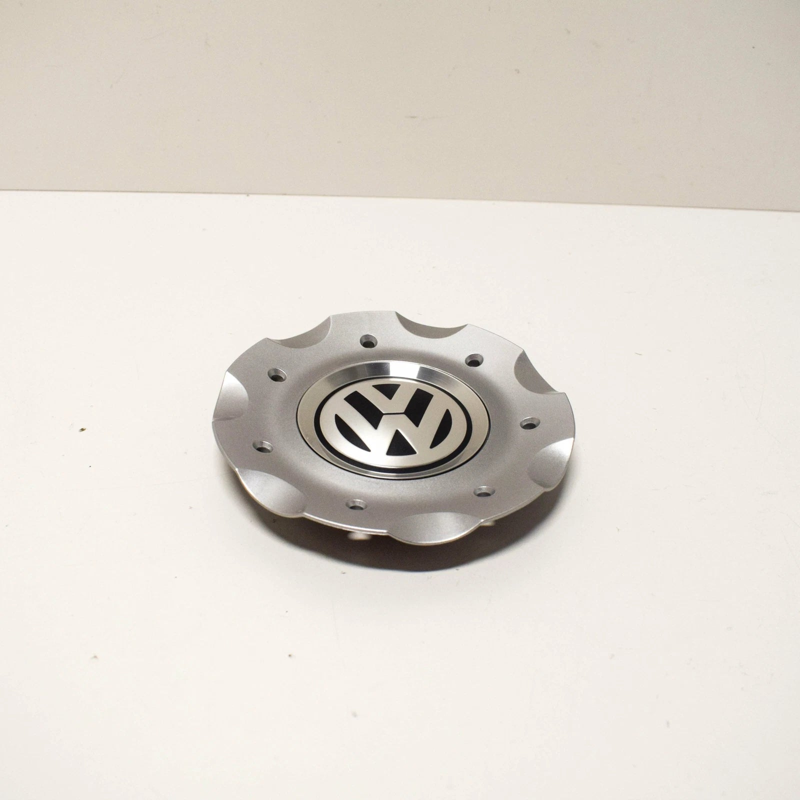 VOLKSWAGEN CLASSIXS 17" WHEEL CENTER CAP 1K0601149J NEW