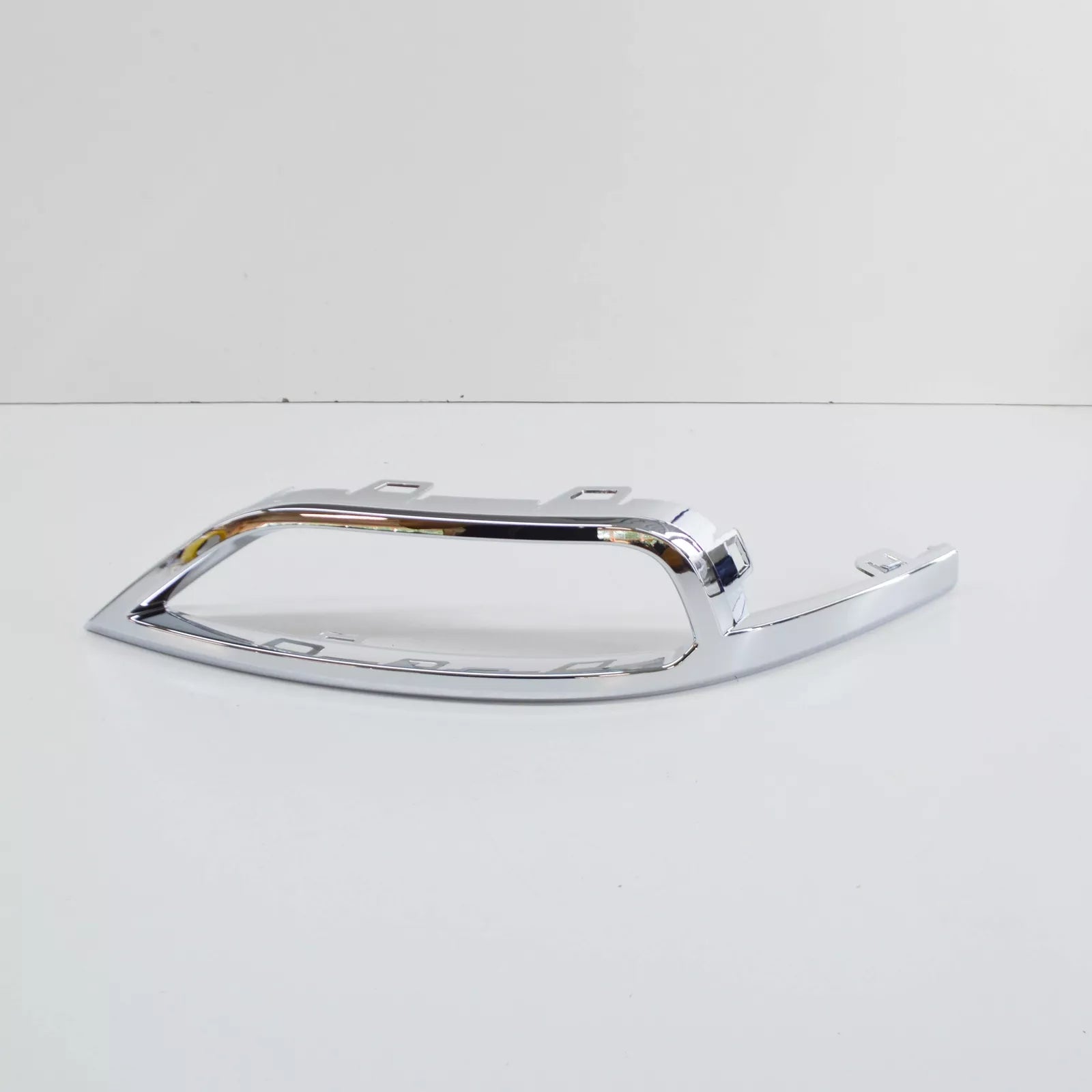 NEW VOLKSWAGEN T-ROC REAR BUMPER CHROME LEFT CORNER TRIM 2GA807833A2ZZ ORIGINAL
