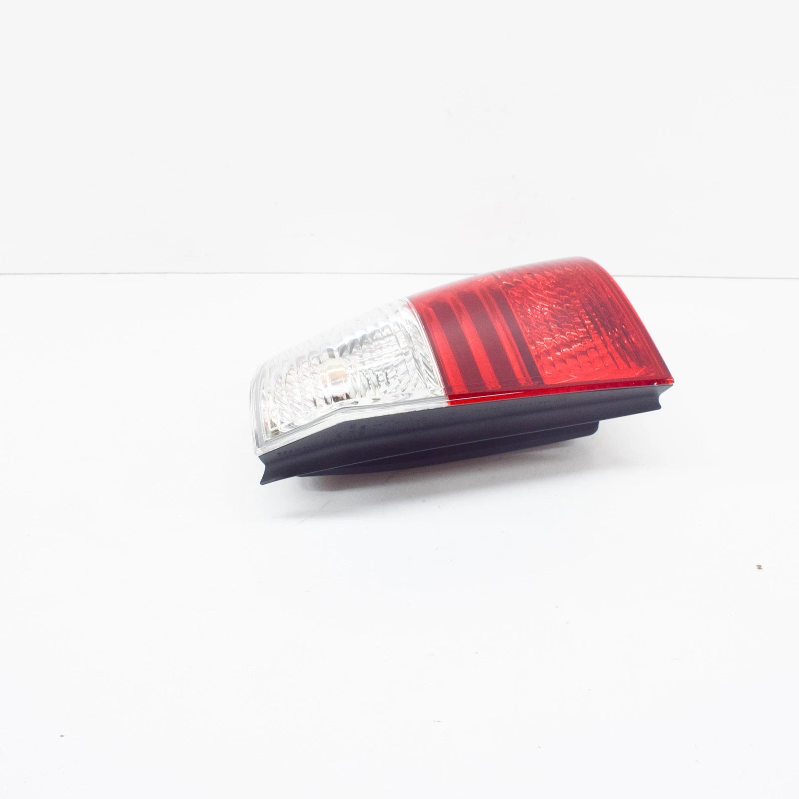 NEW BMW X3 E83 COMBINATION REAR RIGHT TAIL LIGHT 63217162210 ORIGINAL