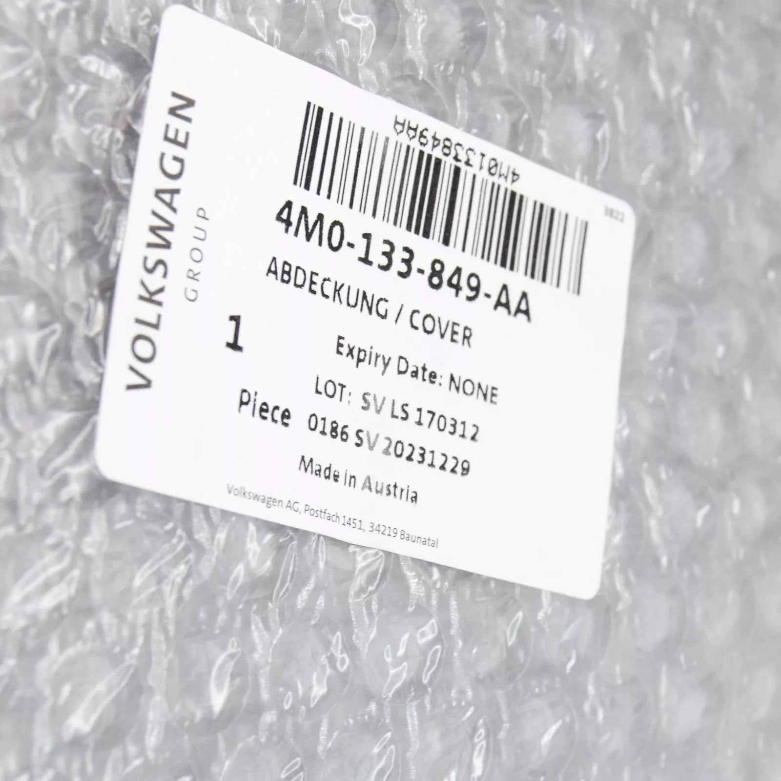 NEW AUDI Q7 4M ENGINE COVER 4M0133849AA ORIGINAL