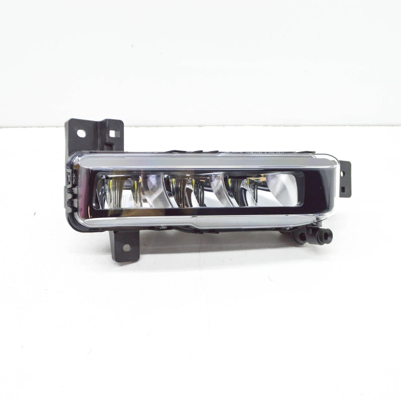 NEW BMW 1 F40 FRONT RIGHT LED FOG LIGH T63177471082