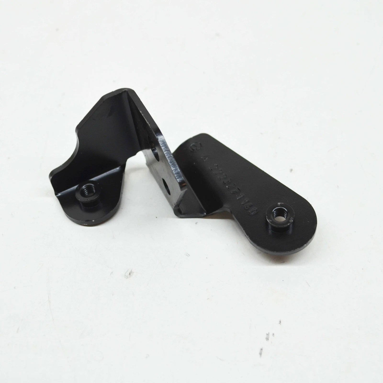 NEW MERCEDES-BENZ S W222 OIL TANK VALVE HOLDER BRACKET A2223271140 ORIGINAL