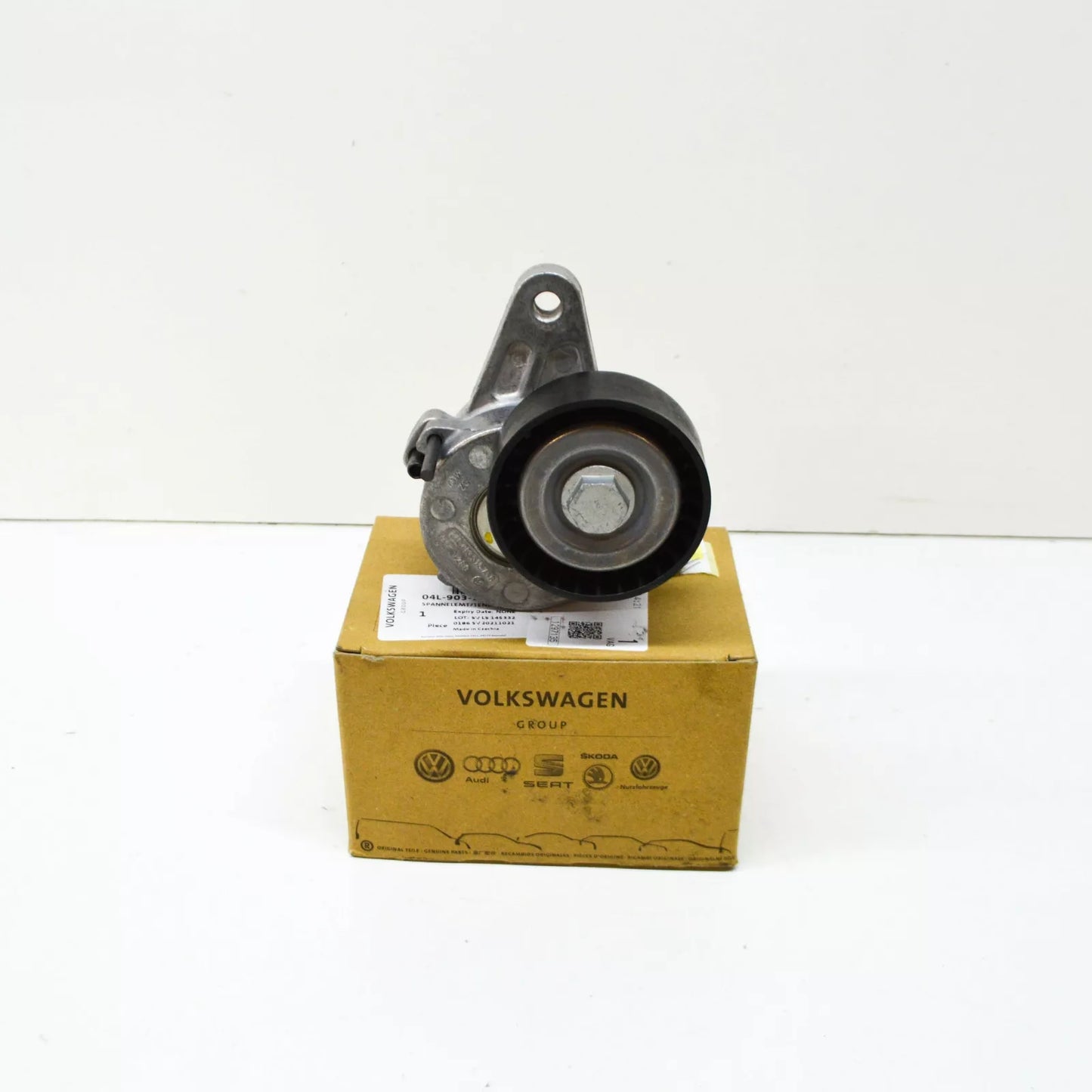 NEW VOLKSWAGEN PASSAT B8 ENGINE V-RIBBED BELT TENSIONER 04L903315G