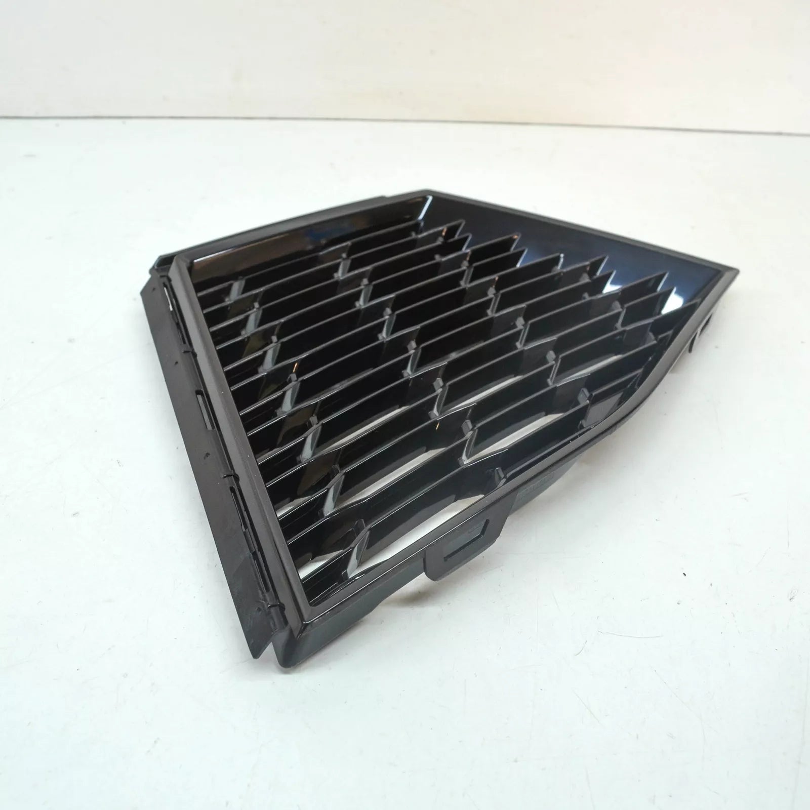 NEW BMW 2 GRAN COUPE F44 M FRONT BUMPER RIGHT AIR GRILLE 51118075518 ORIGINAL