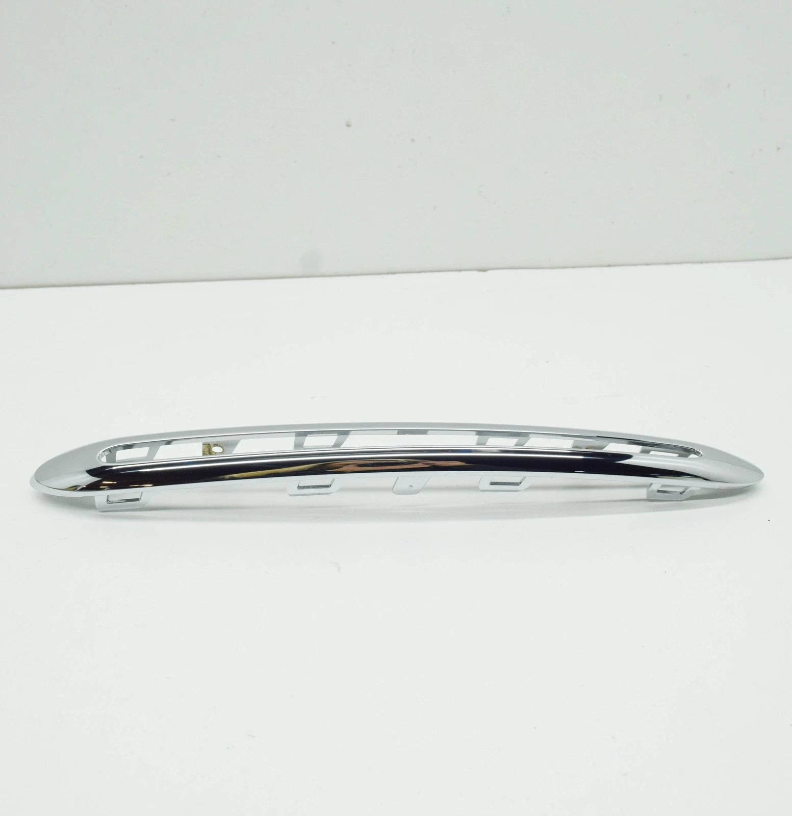 NEW MERCEDES-BENZ B W246 FRONT LEFT BUMPER MOLDING A2468851374