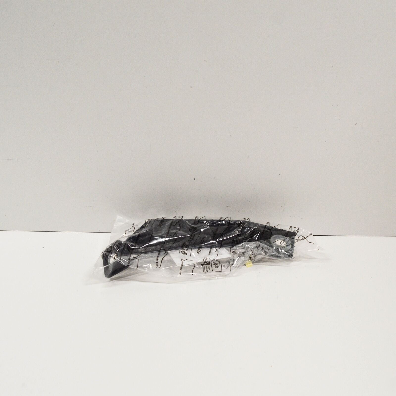 NEW AUDI Q3 8U FRONT LEFT LOWER RADIATOR SUPPORT BRACKET 8U0805527 ORIGINAL