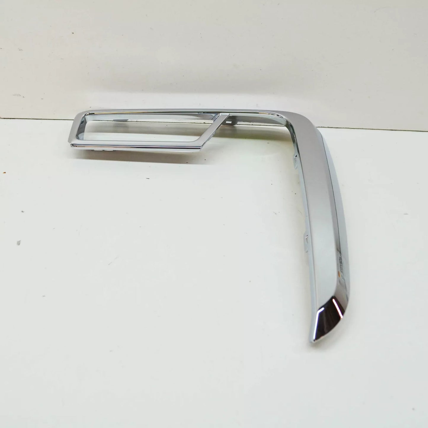 NEW BMW 7 G11 G12 M FRONT BUMPER RIGHT TRIM 51118079586 ORIGINAL