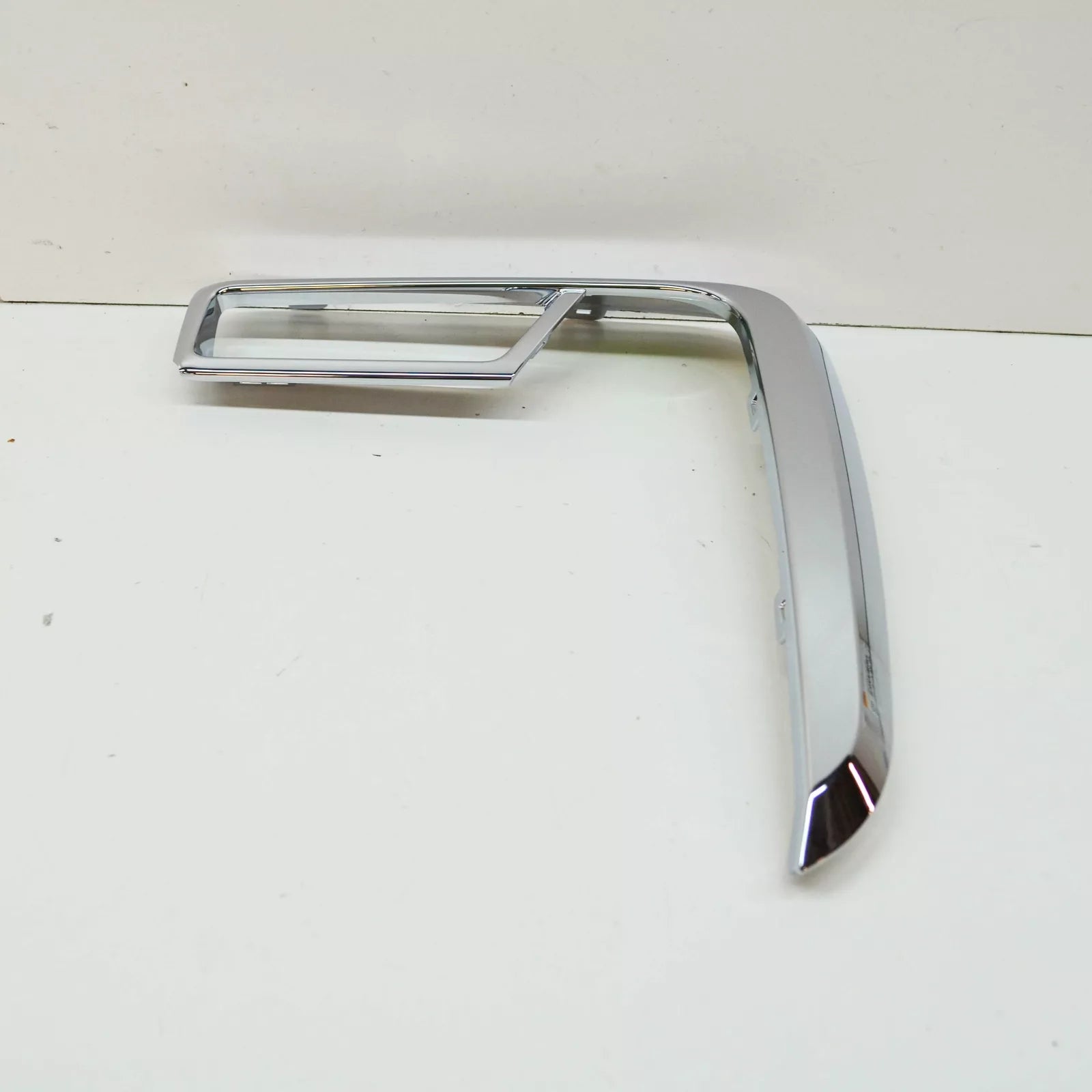 NEW BMW 7 G11 G12 M FRONT BUMPER RIGHT TRIM 51118079586 ORIGINAL