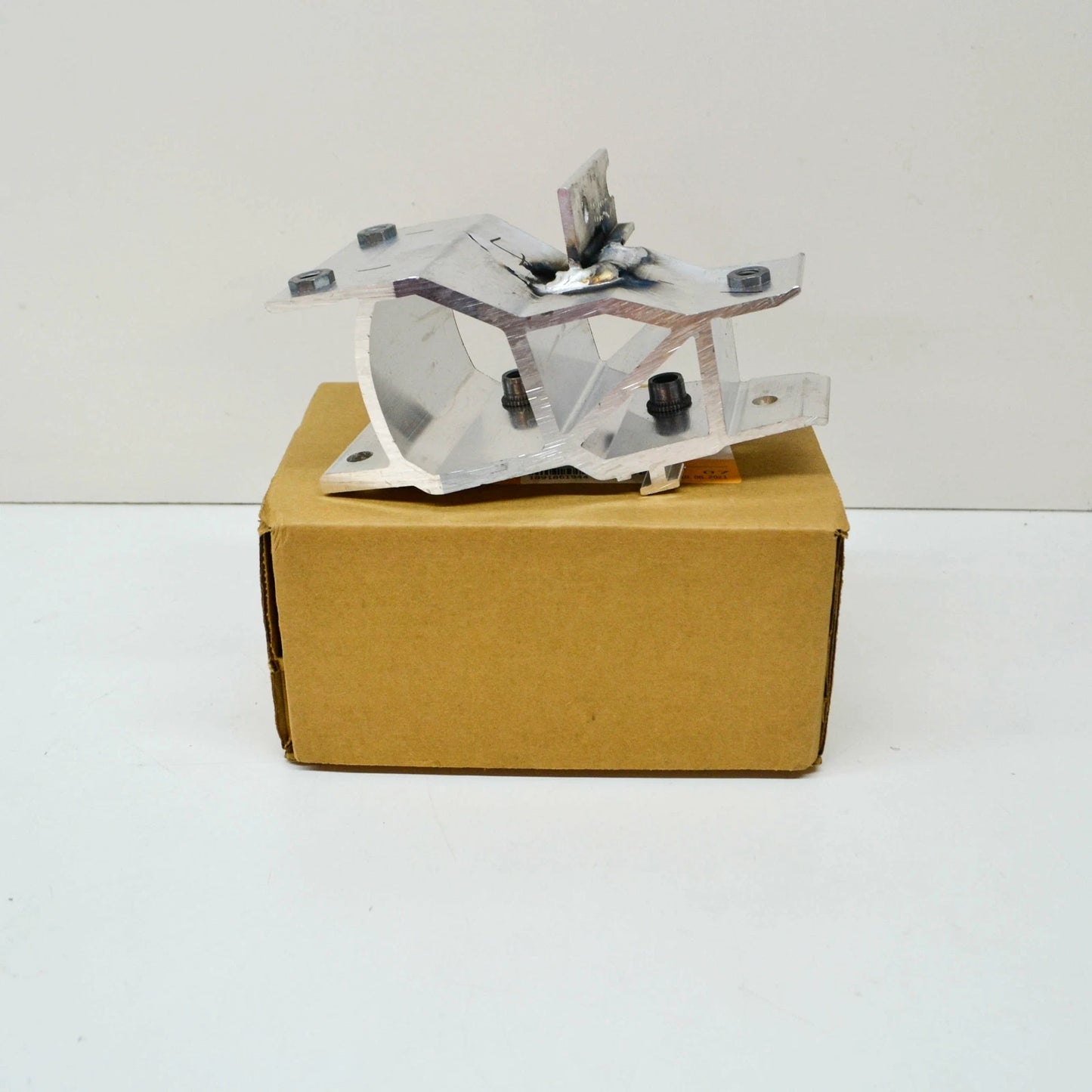 NEW BMW X3 G01 FRONT LEFT CARRIER ADAPTER 51117473457 ORIGINAL